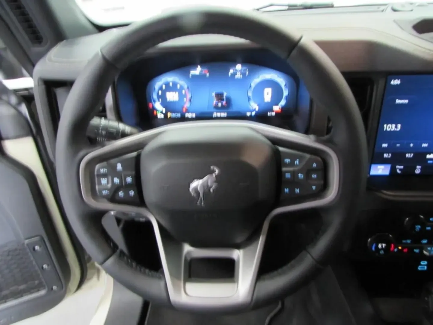 2025 /Black Onyx Ford Bronco Badlands (1FMEE9BP2SL) with an 2.7L V6 engine, located at 12836 Highway 21, De Soto, MO, 63020, (636) 337-7777, 38.151867, -90.575615 - Discover adventure on and off the road with the 2025 Ford Bronco Badlands, now available at Pettus Ford De Soto. Whether you're a weekend warrior eager to explore the great outdoors or a family seeking a reliable and spacious SUV for everyday use, this vehicle is designed to meet your needs. With ju - Photo#13