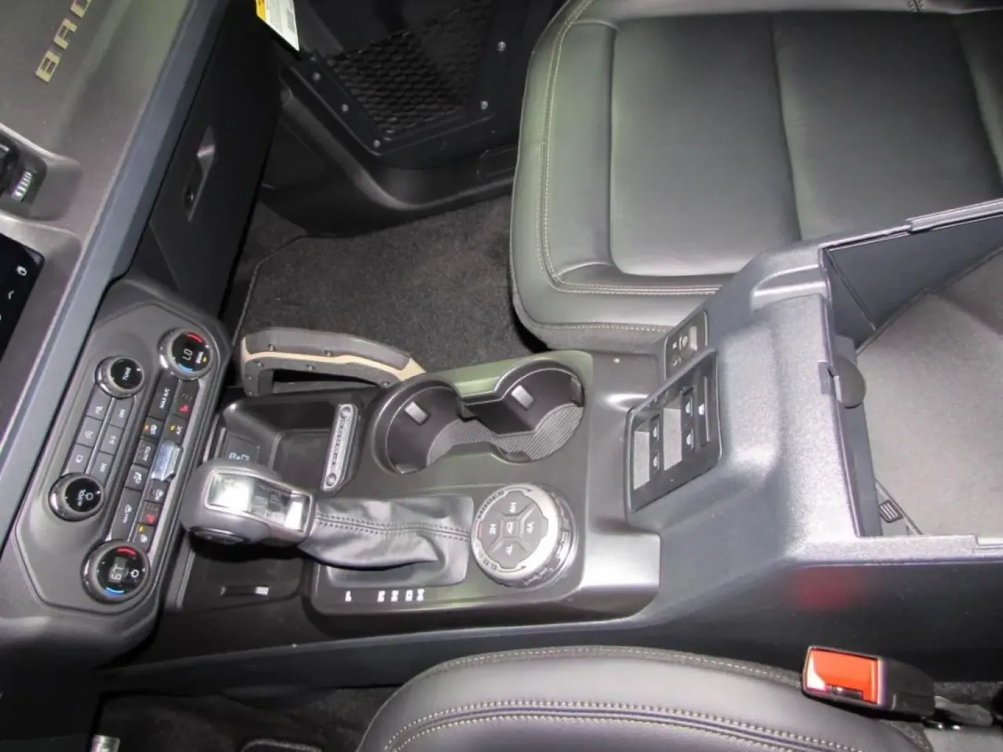 2025 /Black Onyx Ford Bronco Badlands (1FMEE9BP2SL) with an 2.7L V6 engine, located at 12836 Highway 21, De Soto, MO, 63020, (636) 337-7777, 38.151867, -90.575615 - Discover adventure on and off the road with the 2025 Ford Bronco Badlands, now available at Pettus Ford De Soto. Whether you're a weekend warrior eager to explore the great outdoors or a family seeking a reliable and spacious SUV for everyday use, this vehicle is designed to meet your needs. With ju - Photo#20