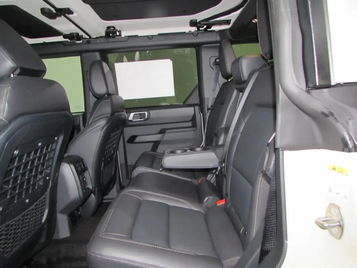 2025 /Black Onyx Ford Bronco Badlands (1FMEE9BP2SL) with an 2.7L V6 engine, located at 12836 Highway 21, De Soto, MO, 63020, (636) 337-7777, 38.151867, -90.575615 - Discover adventure on and off the road with the 2025 Ford Bronco Badlands, now available at Pettus Ford De Soto. Whether you're a weekend warrior eager to explore the great outdoors or a family seeking a reliable and spacious SUV for everyday use, this vehicle is designed to meet your needs. With ju - Photo#23