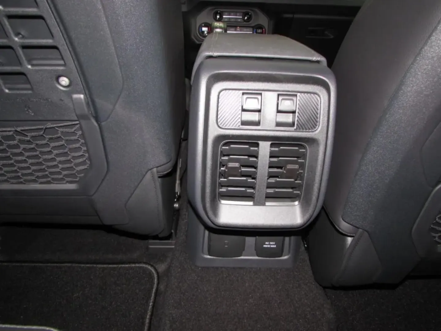 2025 /Black Onyx Ford Bronco Badlands (1FMEE9BP2SL) with an 2.7L V6 engine, located at 12836 Highway 21, De Soto, MO, 63020, (636) 337-7777, 38.151867, -90.575615 - Discover adventure on and off the road with the 2025 Ford Bronco Badlands, now available at Pettus Ford De Soto. Whether you're a weekend warrior eager to explore the great outdoors or a family seeking a reliable and spacious SUV for everyday use, this vehicle is designed to meet your needs. With ju - Photo#24