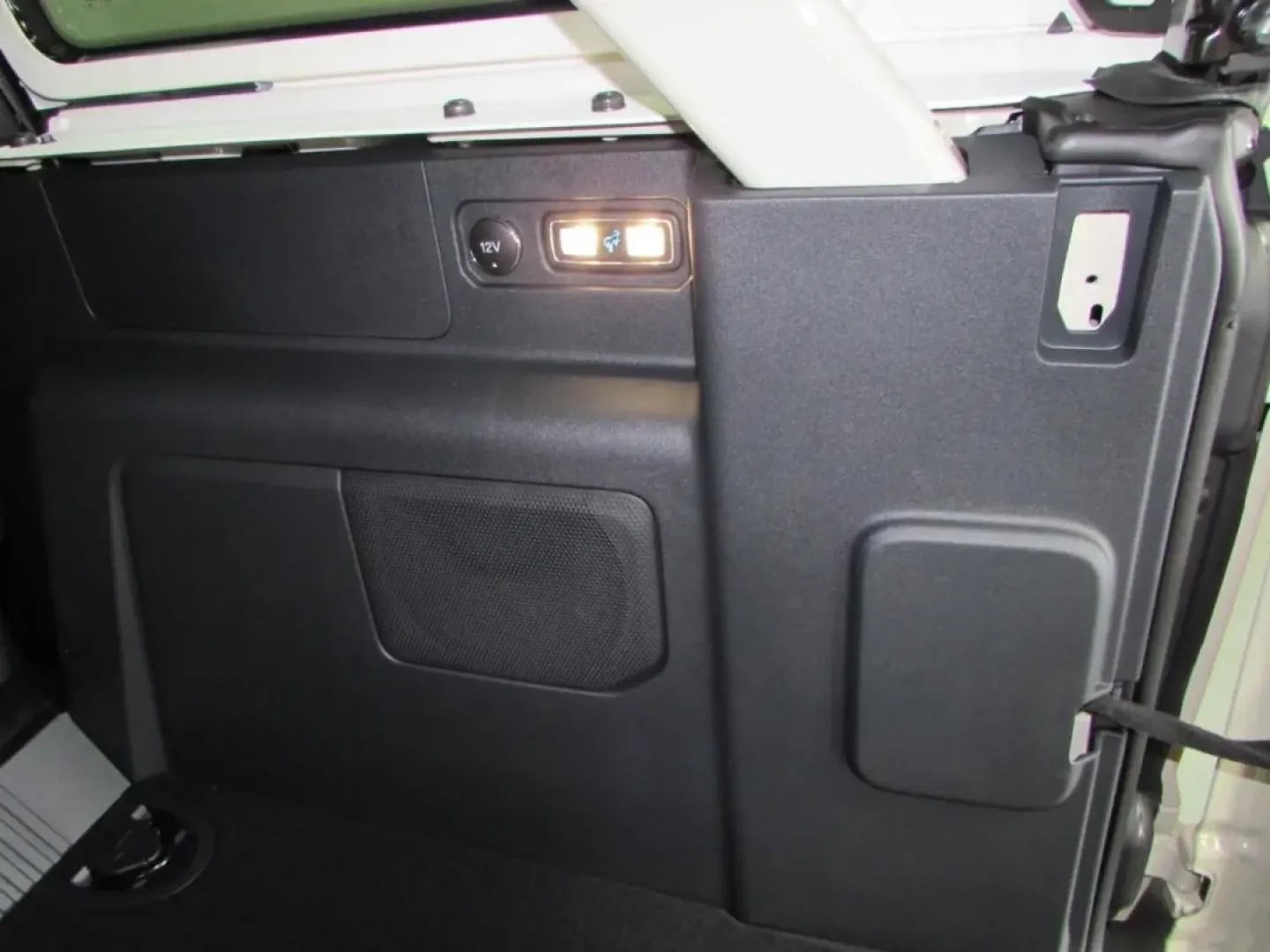 2025 /Black Onyx Ford Bronco Badlands (1FMEE9BP2SL) with an 2.7L V6 engine, located at 12836 Highway 21, De Soto, MO, 63020, (636) 337-7777, 38.151867, -90.575615 - Discover adventure on and off the road with the 2025 Ford Bronco Badlands, now available at Pettus Ford De Soto. Whether you're a weekend warrior eager to explore the great outdoors or a family seeking a reliable and spacious SUV for everyday use, this vehicle is designed to meet your needs. With ju - Photo#26