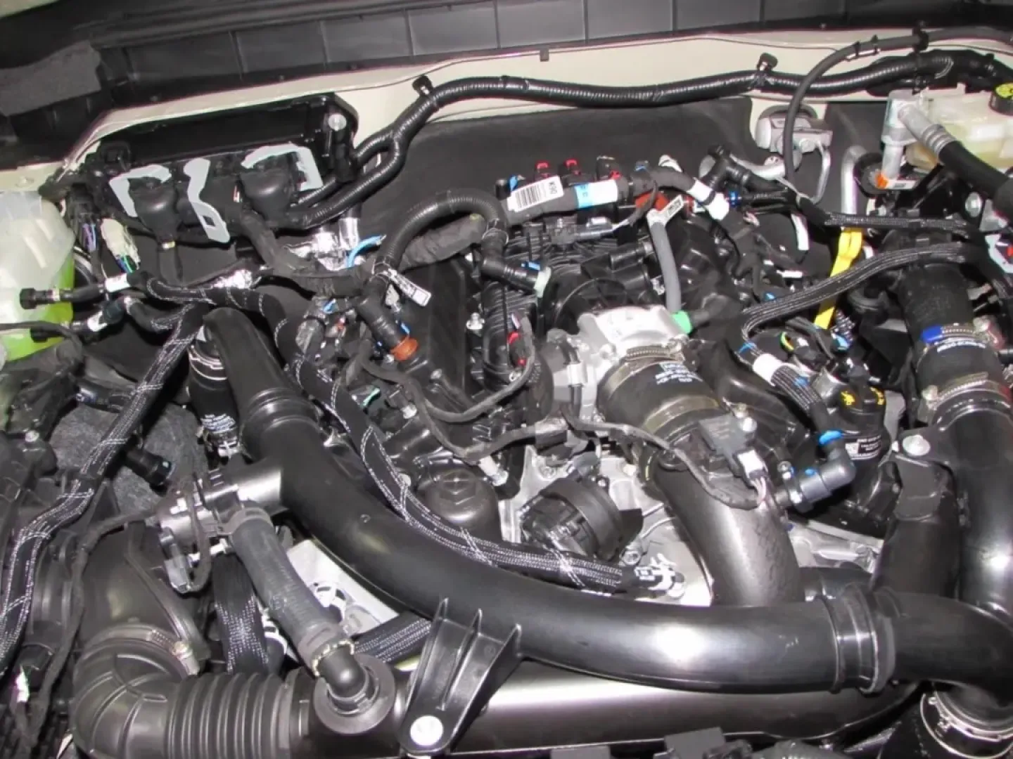 2025 /Black Onyx Ford Bronco Badlands (1FMEE9BP2SL) with an 2.7L V6 engine, located at 12836 Highway 21, De Soto, MO, 63020, (636) 337-7777, 38.151867, -90.575615 - Discover adventure on and off the road with the 2025 Ford Bronco Badlands, now available at Pettus Ford De Soto. Whether you're a weekend warrior eager to explore the great outdoors or a family seeking a reliable and spacious SUV for everyday use, this vehicle is designed to meet your needs. With ju - Photo#8