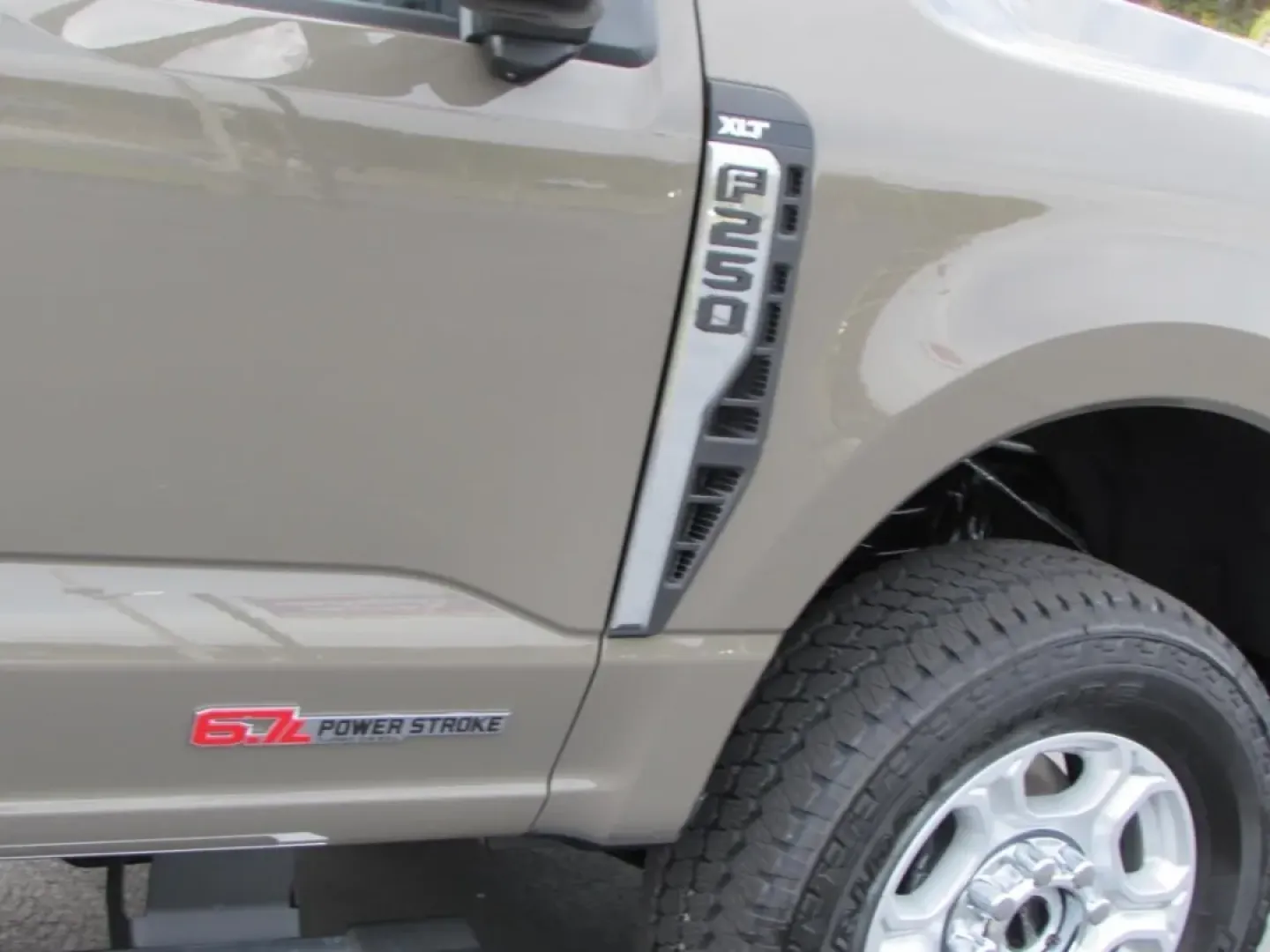 2026 Ford F-250SD XLT (1FT8W2BM3TE) with an 6.7L engine, located at 12836 Highway 21, De Soto, MO, 63020, (636) 337-7777, 38.151867, -90.575615 - **Experience the Power of the 2026 Ford Super Duty F-250 SRW-Your Ultimate Workhorse!**<br /> <br /> Are you ready to elevate your lifestyle and tackle any challenge that comes your way? Whether you're hauling heavy loads for work or embarking on weekend adventures with the family, the 2026 Ford Sup - Photo#9