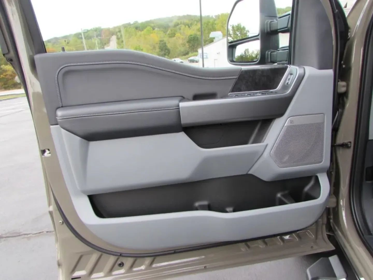 2026 Ford F-250SD XLT (1FT8W2BM3TE) with an 6.7L engine, located at 12836 Highway 21, De Soto, MO, 63020, (636) 337-7777, 38.151867, -90.575615 - **Experience the Power of the 2026 Ford Super Duty F-250 SRW-Your Ultimate Workhorse!**<br /> <br /> Are you ready to elevate your lifestyle and tackle any challenge that comes your way? Whether you're hauling heavy loads for work or embarking on weekend adventures with the family, the 2026 Ford Sup - Photo#15