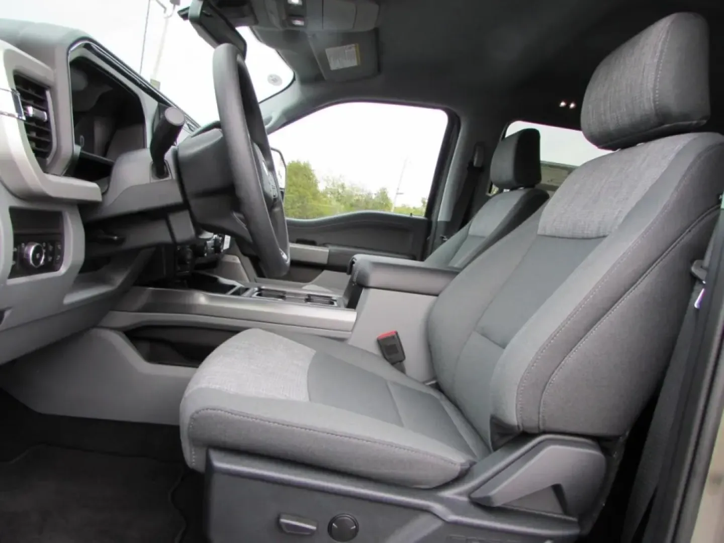 2026 Ford F-250SD XLT (1FT8W2BM3TE) with an 6.7L engine, located at 12836 Highway 21, De Soto, MO, 63020, (636) 337-7777, 38.151867, -90.575615 - **Experience the Power of the 2026 Ford Super Duty F-250 SRW-Your Ultimate Workhorse!**<br /> <br /> Are you ready to elevate your lifestyle and tackle any challenge that comes your way? Whether you're hauling heavy loads for work or embarking on weekend adventures with the family, the 2026 Ford Sup - Photo#16