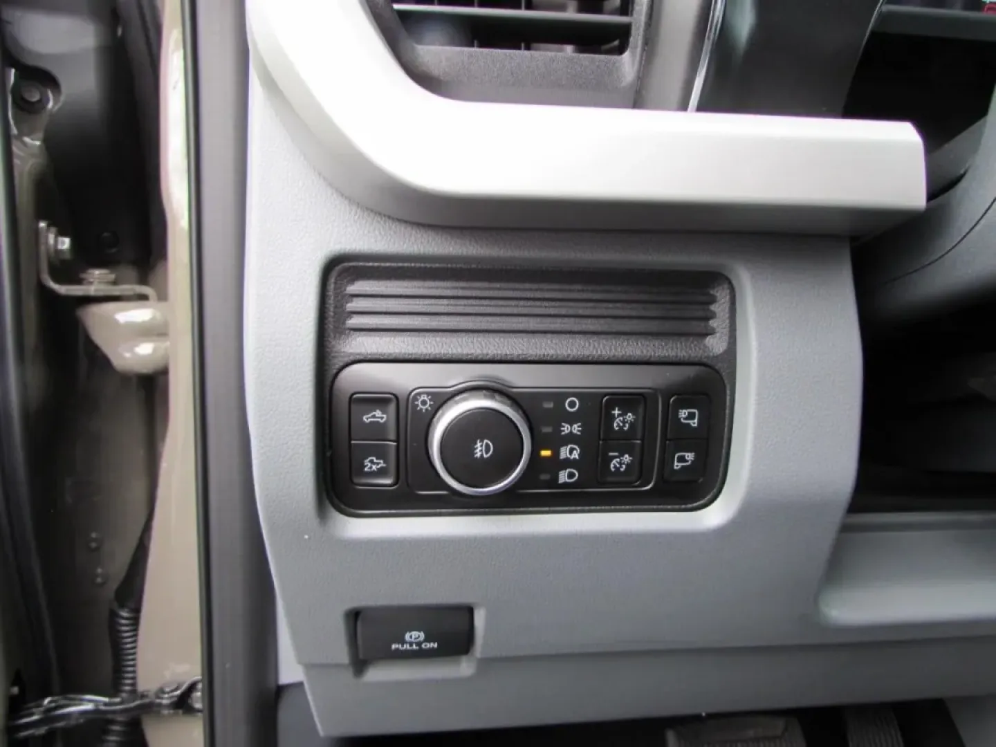 2026 Ford F-250SD XLT (1FT8W2BM3TE) with an 6.7L engine, located at 12836 Highway 21, De Soto, MO, 63020, (636) 337-7777, 38.151867, -90.575615 - **Experience the Power of the 2026 Ford Super Duty F-250 SRW-Your Ultimate Workhorse!**<br /> <br /> Are you ready to elevate your lifestyle and tackle any challenge that comes your way? Whether you're hauling heavy loads for work or embarking on weekend adventures with the family, the 2026 Ford Sup - Photo#17