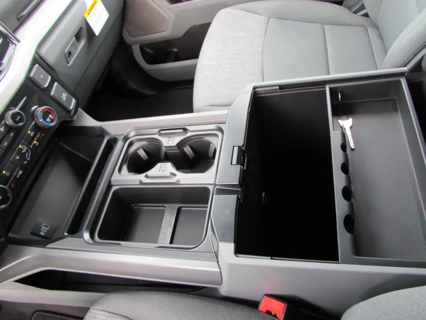 2026 Ford F-250SD XLT (1FT8W2BM3TE) with an 6.7L engine, located at 12836 Highway 21, De Soto, MO, 63020, (636) 337-7777, 38.151867, -90.575615 - **Experience the Power of the 2026 Ford Super Duty F-250 SRW-Your Ultimate Workhorse!**<br /> <br /> Are you ready to elevate your lifestyle and tackle any challenge that comes your way? Whether you're hauling heavy loads for work or embarking on weekend adventures with the family, the 2026 Ford Sup - Photo#25