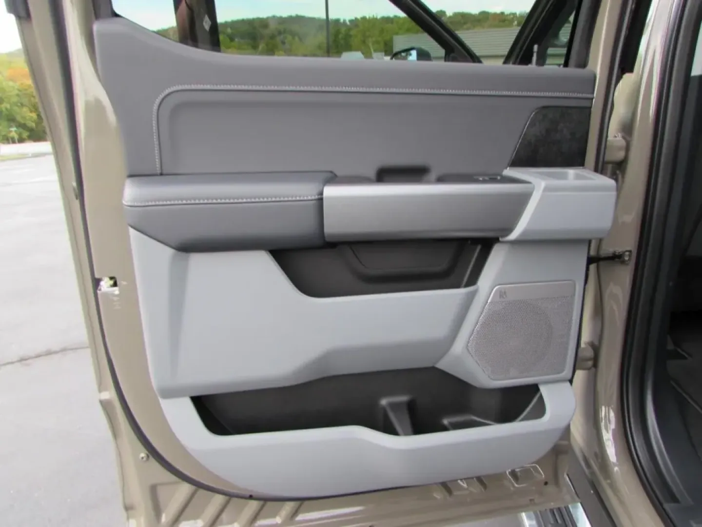 2026 Ford F-250SD XLT (1FT8W2BM3TE) with an 6.7L engine, located at 12836 Highway 21, De Soto, MO, 63020, (636) 337-7777, 38.151867, -90.575615 - **Experience the Power of the 2026 Ford Super Duty F-250 SRW-Your Ultimate Workhorse!**<br /> <br /> Are you ready to elevate your lifestyle and tackle any challenge that comes your way? Whether you're hauling heavy loads for work or embarking on weekend adventures with the family, the 2026 Ford Sup - Photo#27