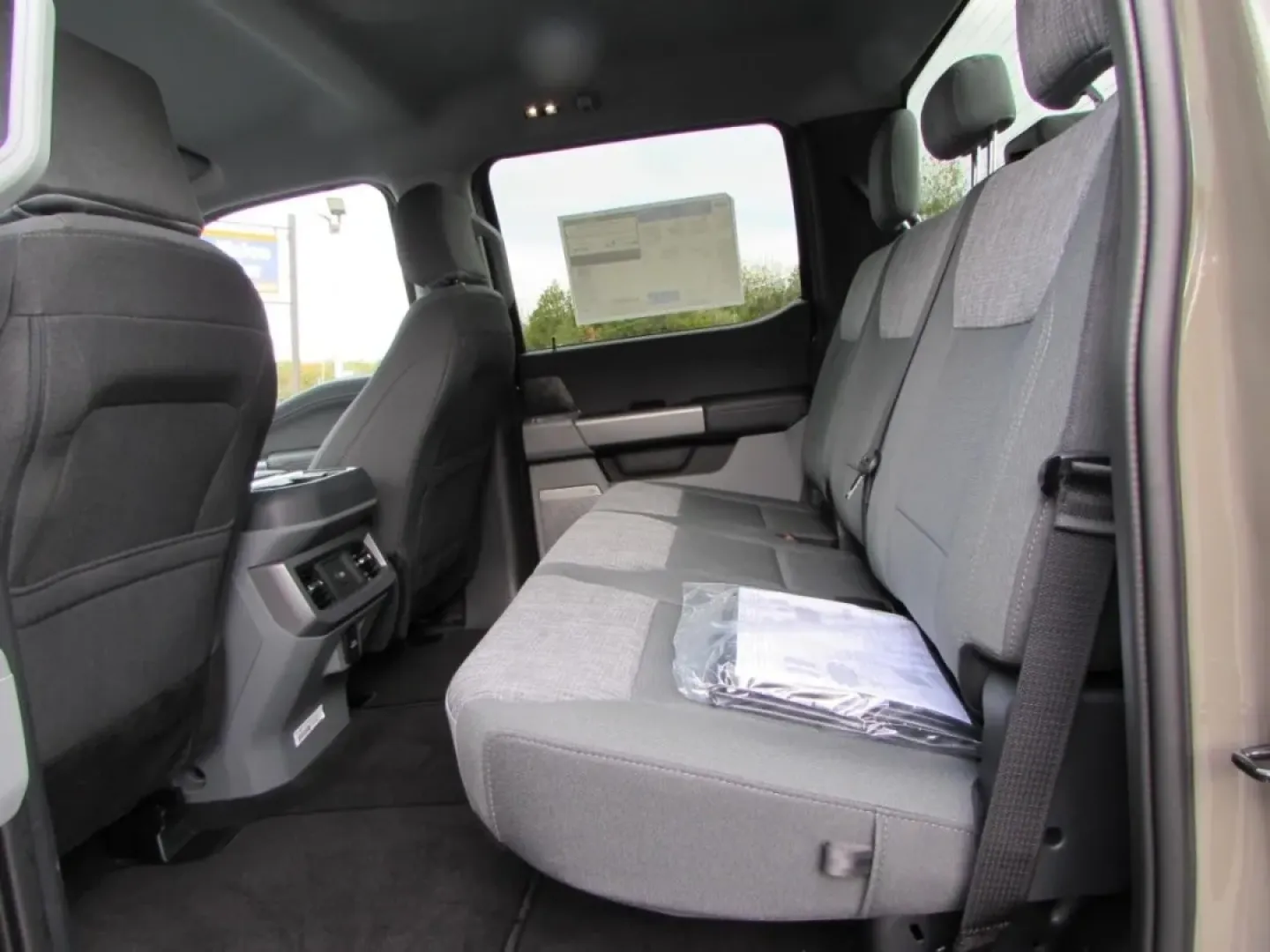 2026 Ford F-250SD XLT (1FT8W2BM3TE) with an 6.7L engine, located at 12836 Highway 21, De Soto, MO, 63020, (636) 337-7777, 38.151867, -90.575615 - **Experience the Power of the 2026 Ford Super Duty F-250 SRW-Your Ultimate Workhorse!**<br /> <br /> Are you ready to elevate your lifestyle and tackle any challenge that comes your way? Whether you're hauling heavy loads for work or embarking on weekend adventures with the family, the 2026 Ford Sup - Photo#28