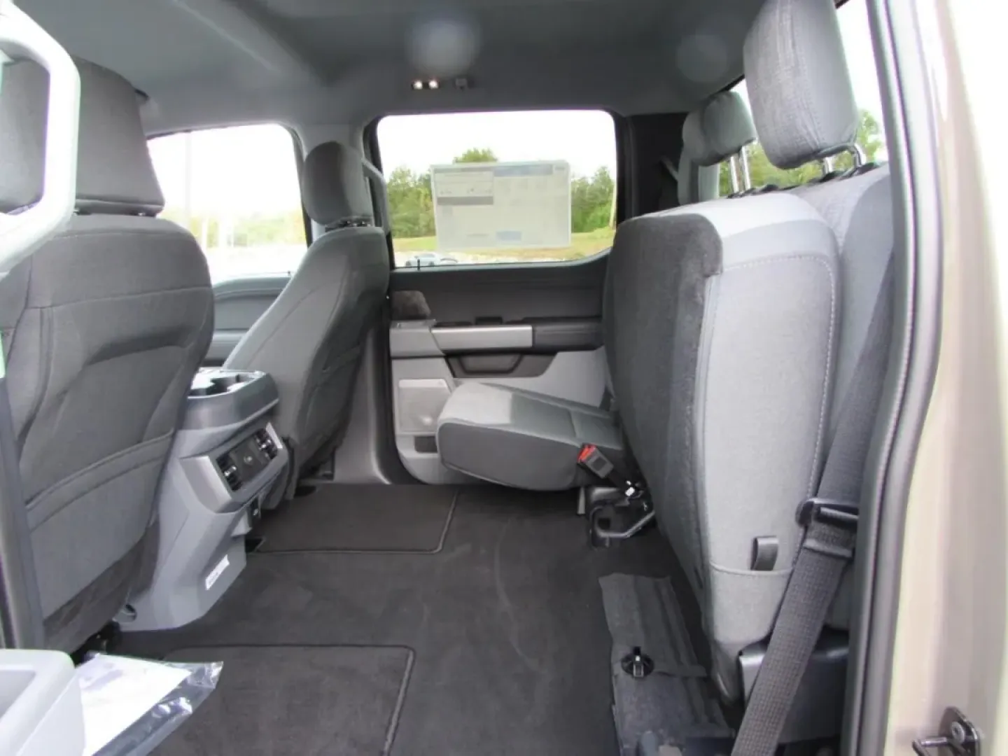 2026 Ford F-250SD XLT (1FT8W2BM3TE) with an 6.7L engine, located at 12836 Highway 21, De Soto, MO, 63020, (636) 337-7777, 38.151867, -90.575615 - **Experience the Power of the 2026 Ford Super Duty F-250 SRW-Your Ultimate Workhorse!**<br /> <br /> Are you ready to elevate your lifestyle and tackle any challenge that comes your way? Whether you're hauling heavy loads for work or embarking on weekend adventures with the family, the 2026 Ford Sup - Photo#30