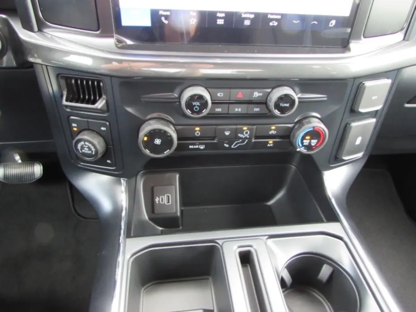 2025 /Black Ford F-150 STX (1FTFW2L56SK) with an 5.0L engine, Automatic transmission, located at 12836 Highway 21, De Soto, MO, 63020, (636) 337-7777, 38.151867, -90.575615 - Are you ready to elevate your lifestyle with a powerful and versatile truck that can handle everything from daily commutes to weekend adventures? Look no further! At Pettus Ford De Soto, we are thrilled to present this stunning 2025 Ford F-150 STX, perfect for those who demand both capability and co - Photo#22