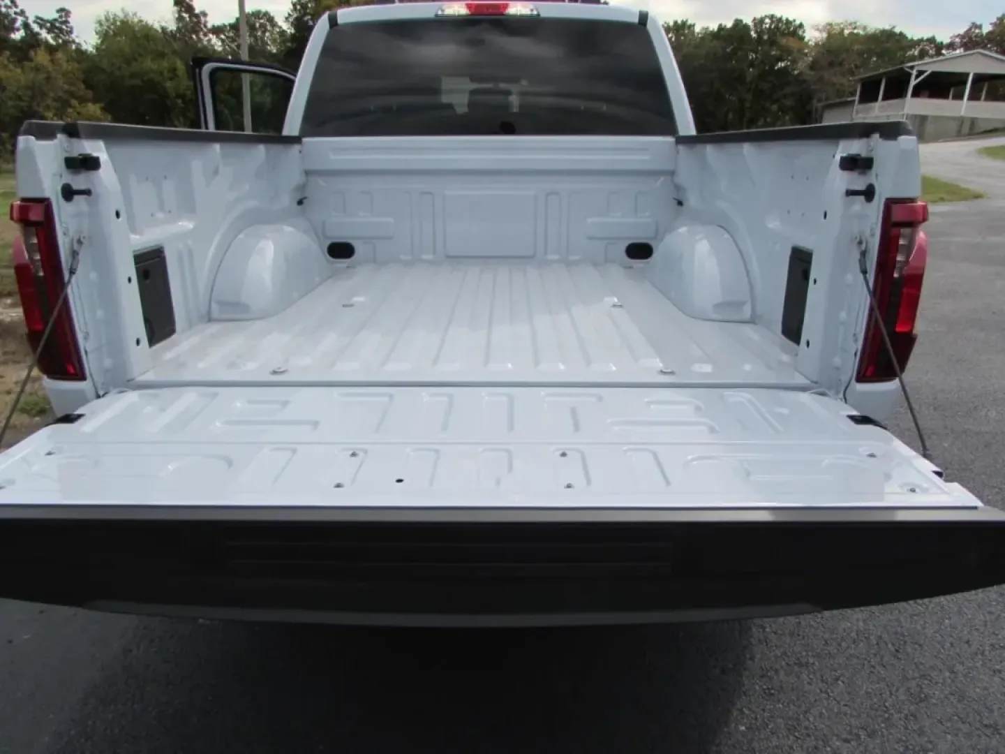 2025 /Black Ford F-150 STX (1FTFW2L5XSK) with an 5.0L engine, Automatic transmission, located at 12836 Highway 21, De Soto, MO, 63020, (636) 337-7777, 38.151867, -90.575615 - ### Discover Your Next Adventure with the 2025 Ford F-150 STX at Pettus Ford De Soto!<br /> <br /> Are you ready to elevate your lifestyle? Whether you're tackling daily commutes, planning weekend getaways, or taking on demanding work projects, the 2025 Ford F-150 STX is your perfect companion. With - Photo#14