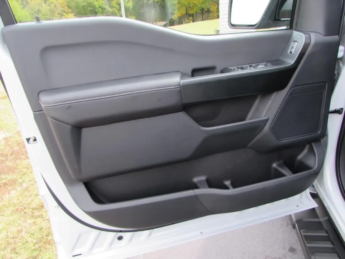 2025 /Black Ford F-150 STX (1FTFW2L5XSK) with an 5.0L engine, Automatic transmission, located at 12836 Highway 21, De Soto, MO, 63020, (636) 337-7777, 38.151867, -90.575615 - ### Discover Your Next Adventure with the 2025 Ford F-150 STX at Pettus Ford De Soto!<br /> <br /> Are you ready to elevate your lifestyle? Whether you're tackling daily commutes, planning weekend getaways, or taking on demanding work projects, the 2025 Ford F-150 STX is your perfect companion. With - Photo#15