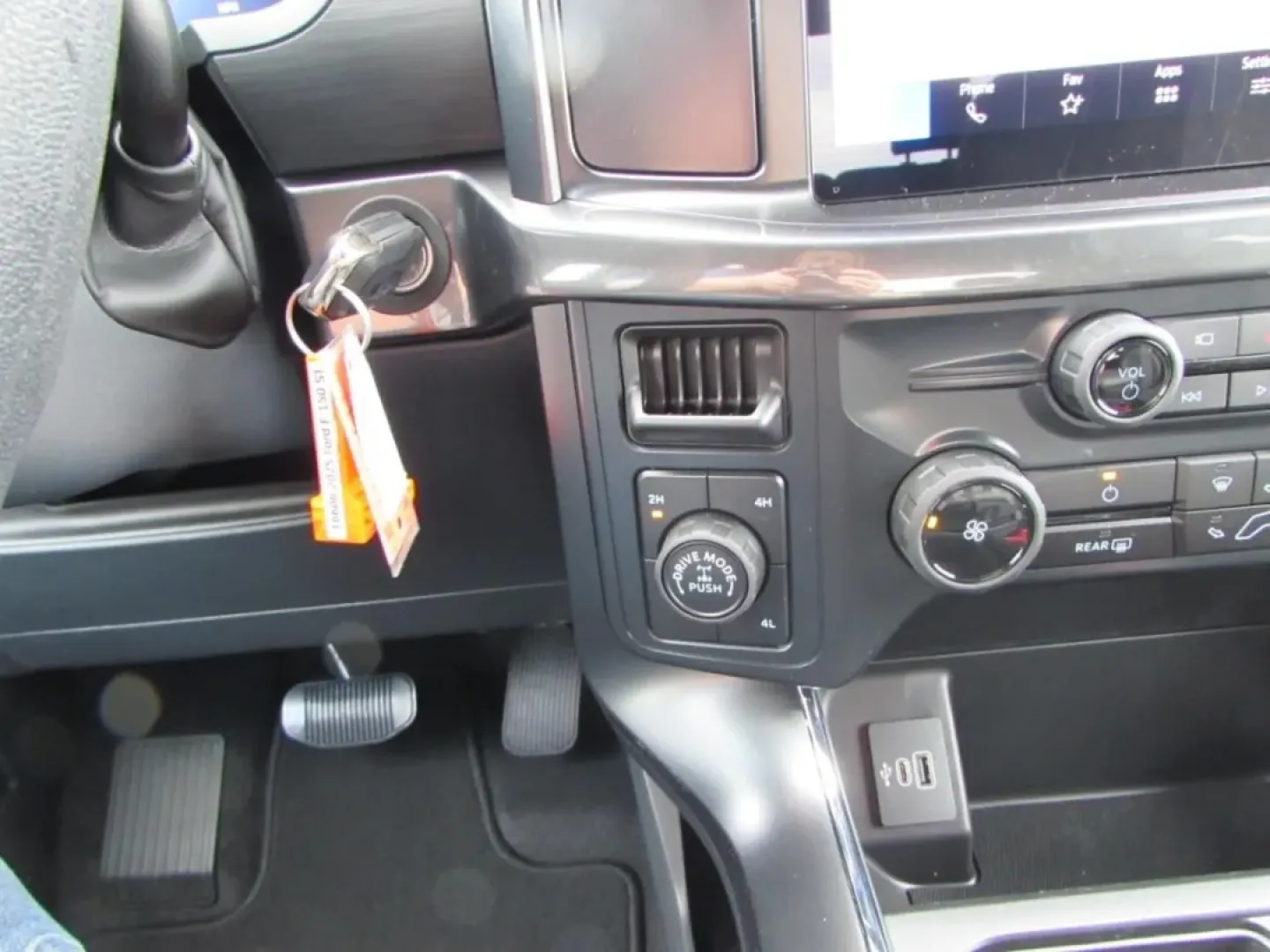 2025 /Black Ford F-150 STX (1FTFW2L5XSK) with an 5.0L engine, Automatic transmission, located at 12836 Highway 21, De Soto, MO, 63020, (636) 337-7777, 38.151867, -90.575615 - ### Discover Your Next Adventure with the 2025 Ford F-150 STX at Pettus Ford De Soto!<br /> <br /> Are you ready to elevate your lifestyle? Whether you're tackling daily commutes, planning weekend getaways, or taking on demanding work projects, the 2025 Ford F-150 STX is your perfect companion. With - Photo#23