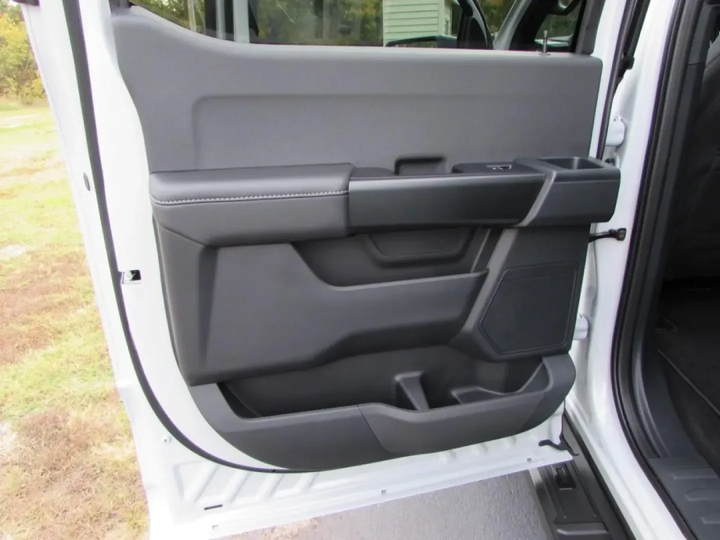 2025 /Black Ford F-150 STX (1FTFW2L5XSK) with an 5.0L engine, Automatic transmission, located at 12836 Highway 21, De Soto, MO, 63020, (636) 337-7777, 38.151867, -90.575615 - ### Discover Your Next Adventure with the 2025 Ford F-150 STX at Pettus Ford De Soto!<br /> <br /> Are you ready to elevate your lifestyle? Whether you're tackling daily commutes, planning weekend getaways, or taking on demanding work projects, the 2025 Ford F-150 STX is your perfect companion. With - Photo#27