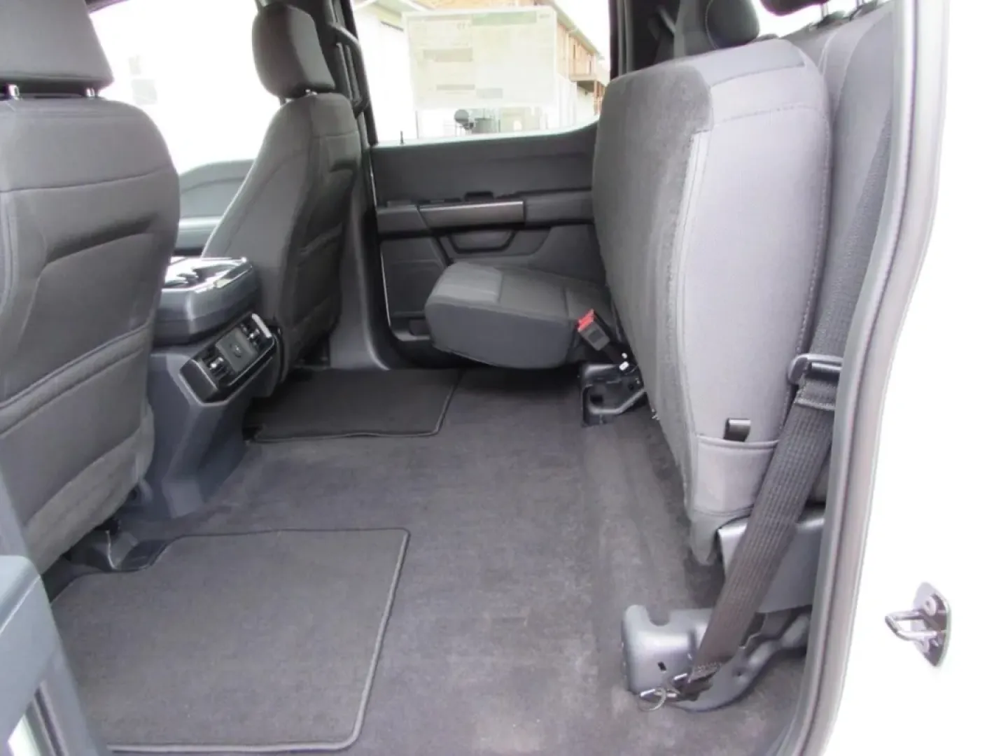 2025 /Black Ford F-150 STX (1FTFW2L5XSK) with an 5.0L engine, Automatic transmission, located at 12836 Highway 21, De Soto, MO, 63020, (636) 337-7777, 38.151867, -90.575615 - ### Discover Your Next Adventure with the 2025 Ford F-150 STX at Pettus Ford De Soto!<br /> <br /> Are you ready to elevate your lifestyle? Whether you're tackling daily commutes, planning weekend getaways, or taking on demanding work projects, the 2025 Ford F-150 STX is your perfect companion. With - Photo#29