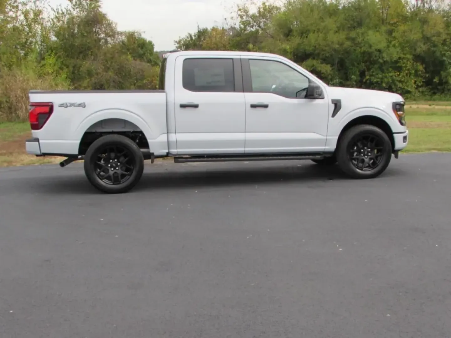 2025 /Black Ford F-150 STX (1FTFW2L5XSK) with an 5.0L engine, Automatic transmission, located at 12836 Highway 21, De Soto, MO, 63020, (636) 337-7777, 38.151867, -90.575615 - ### Discover Your Next Adventure with the 2025 Ford F-150 STX at Pettus Ford De Soto!<br /> <br /> Are you ready to elevate your lifestyle? Whether you're tackling daily commutes, planning weekend getaways, or taking on demanding work projects, the 2025 Ford F-150 STX is your perfect companion. With - Photo#7