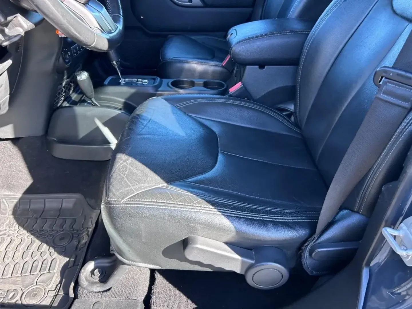 2018 /Black Leather Jeep Wrangler Unlimited Altitude (1C4BJWEG9JL) with an 3.6L V6 24V VVT engine, located at 970 Woodlawn Dr., Farmington, MO, 63640, (573) 431-7800, 37.825642, -90.468674 - Are you ready to embark on your next adventure? Whether you're navigating city streets or tackling rugged trails, the 2018 Jeep Wrangler is the ultimate companion for those who crave both excitement and reliability. At Pettus CDJR Farmington, we understand that your vehicle is more than just a means - Photo#18