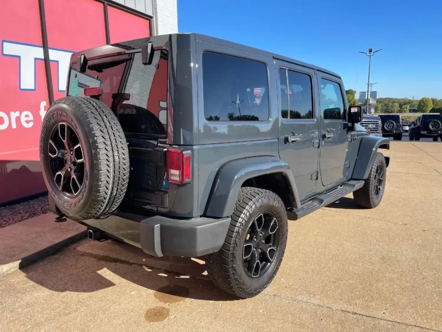 2018 /Black Leather Jeep Wrangler Unlimited Altitude (1C4BJWEG9JL) with an 3.6L V6 24V VVT engine, located at 970 Woodlawn Dr., Farmington, MO, 63640, (573) 431-7800, 37.825642, -90.468674 - Are you ready to embark on your next adventure? Whether you're navigating city streets or tackling rugged trails, the 2018 Jeep Wrangler is the ultimate companion for those who crave both excitement and reliability. At Pettus CDJR Farmington, we understand that your vehicle is more than just a means - Photo#5