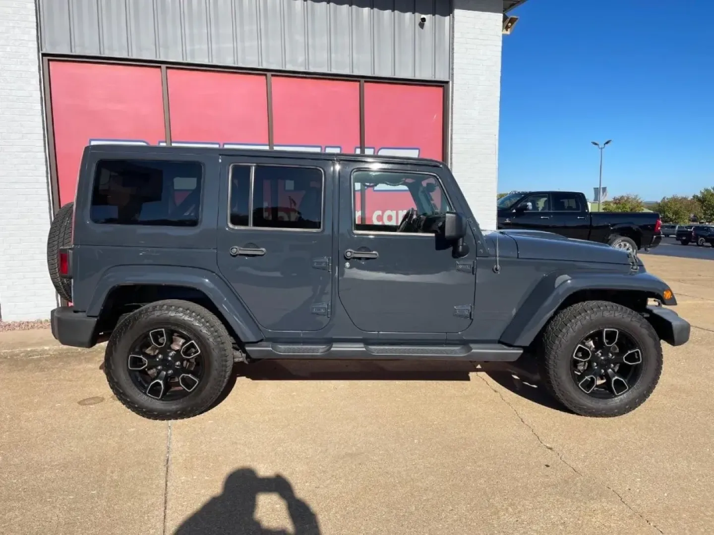 2018 /Black Leather Jeep Wrangler Unlimited Altitude (1C4BJWEG9JL) with an 3.6L V6 24V VVT engine, located at 970 Woodlawn Dr., Farmington, MO, 63640, (573) 431-7800, 37.825642, -90.468674 - Are you ready to embark on your next adventure? Whether you're navigating city streets or tackling rugged trails, the 2018 Jeep Wrangler is the ultimate companion for those who crave both excitement and reliability. At Pettus CDJR Farmington, we understand that your vehicle is more than just a means - Photo#6