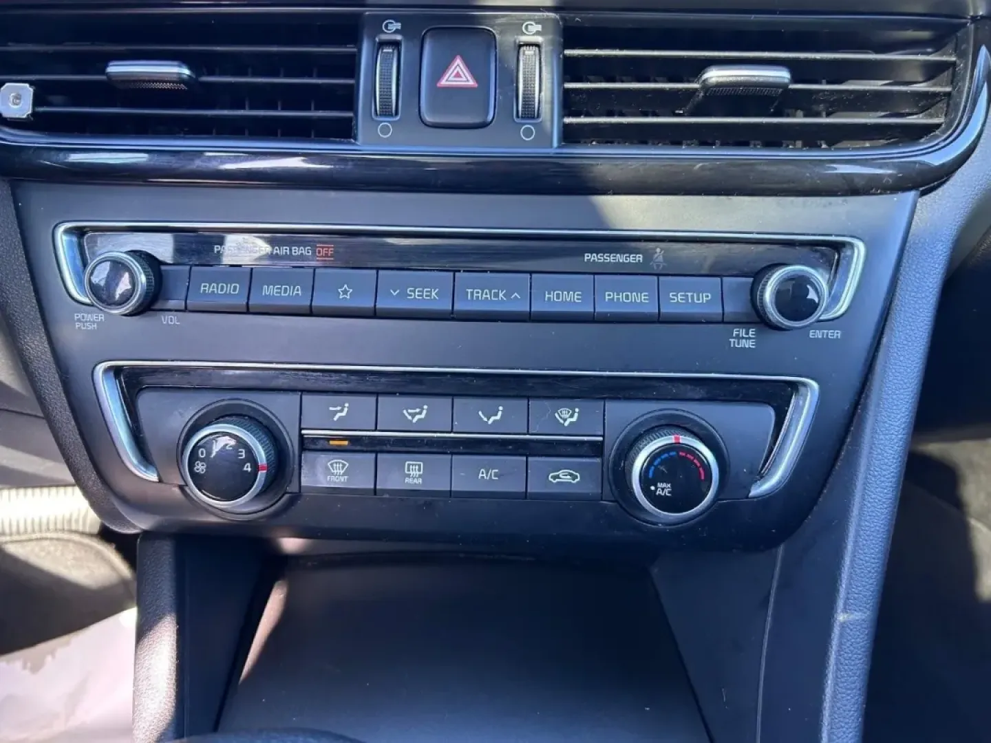 2020 /Black Leather Kia Optima SE (5XXGT4L34LG) with an 2.4L DOHC I4 GDI engine, Automatic transmission, located at 970 Woodlawn Dr., Farmington, MO, 63640, (573) 431-7800, 37.825642, -90.468674 - **Discover Your Next Adventure with the 2020 Kia Optima from Pettus CDJR Farmington!**<br /> <br /> Are you searching for a reliable, stylish, and fuel-efficient sedan to enhance your daily drive? Look no further! The 2020 Kia Optima, available now at Pettus CDJR Farmington, is perfect for long comm - Photo#15