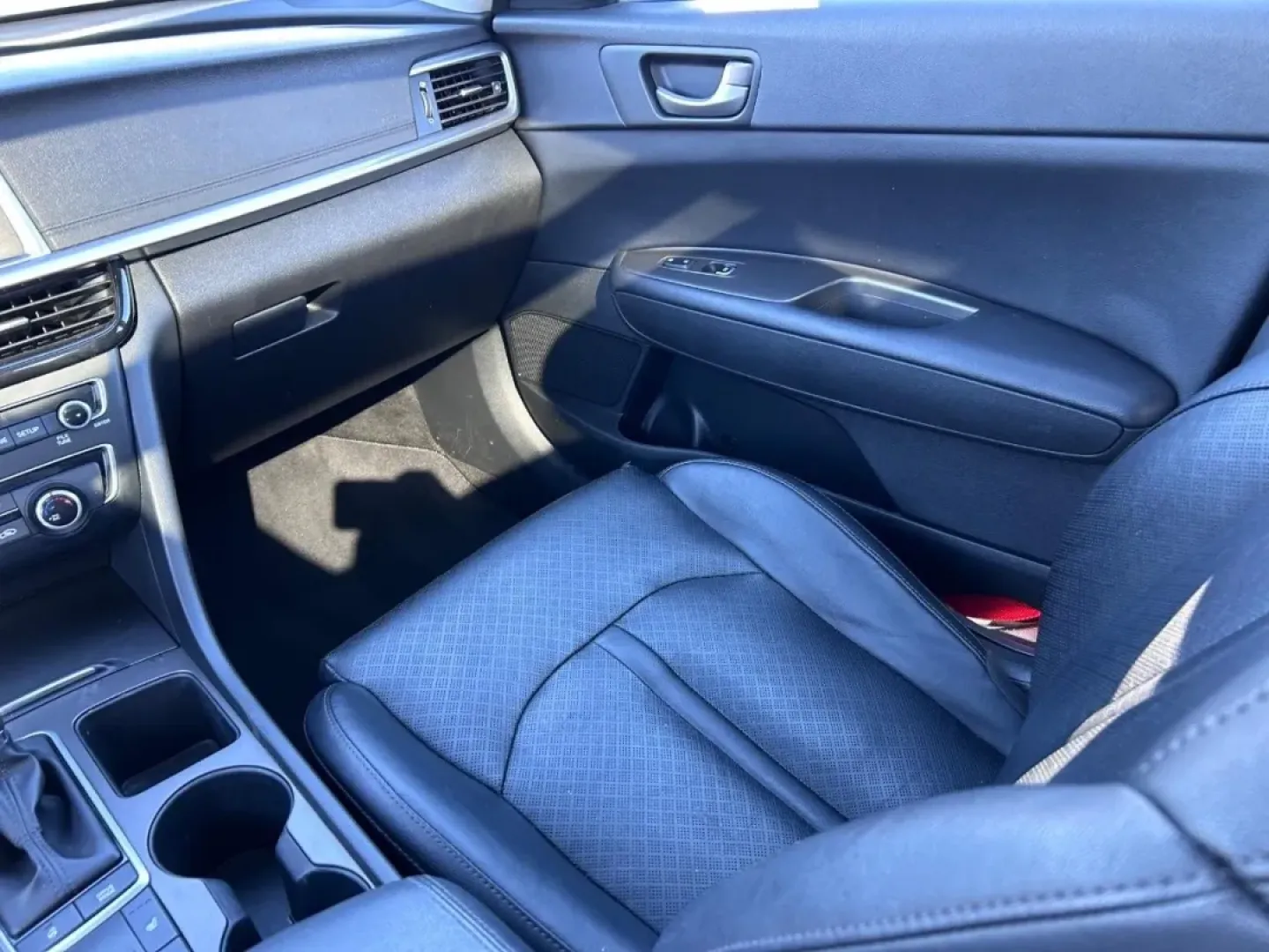 2020 /Black Leather Kia Optima SE (5XXGT4L34LG) with an 2.4L DOHC I4 GDI engine, Automatic transmission, located at 970 Woodlawn Dr., Farmington, MO, 63640, (573) 431-7800, 37.825642, -90.468674 - **Discover Your Next Adventure with the 2020 Kia Optima from Pettus CDJR Farmington!**<br /> <br /> Are you searching for a reliable, stylish, and fuel-efficient sedan to enhance your daily drive? Look no further! The 2020 Kia Optima, available now at Pettus CDJR Farmington, is perfect for long comm - Photo#17