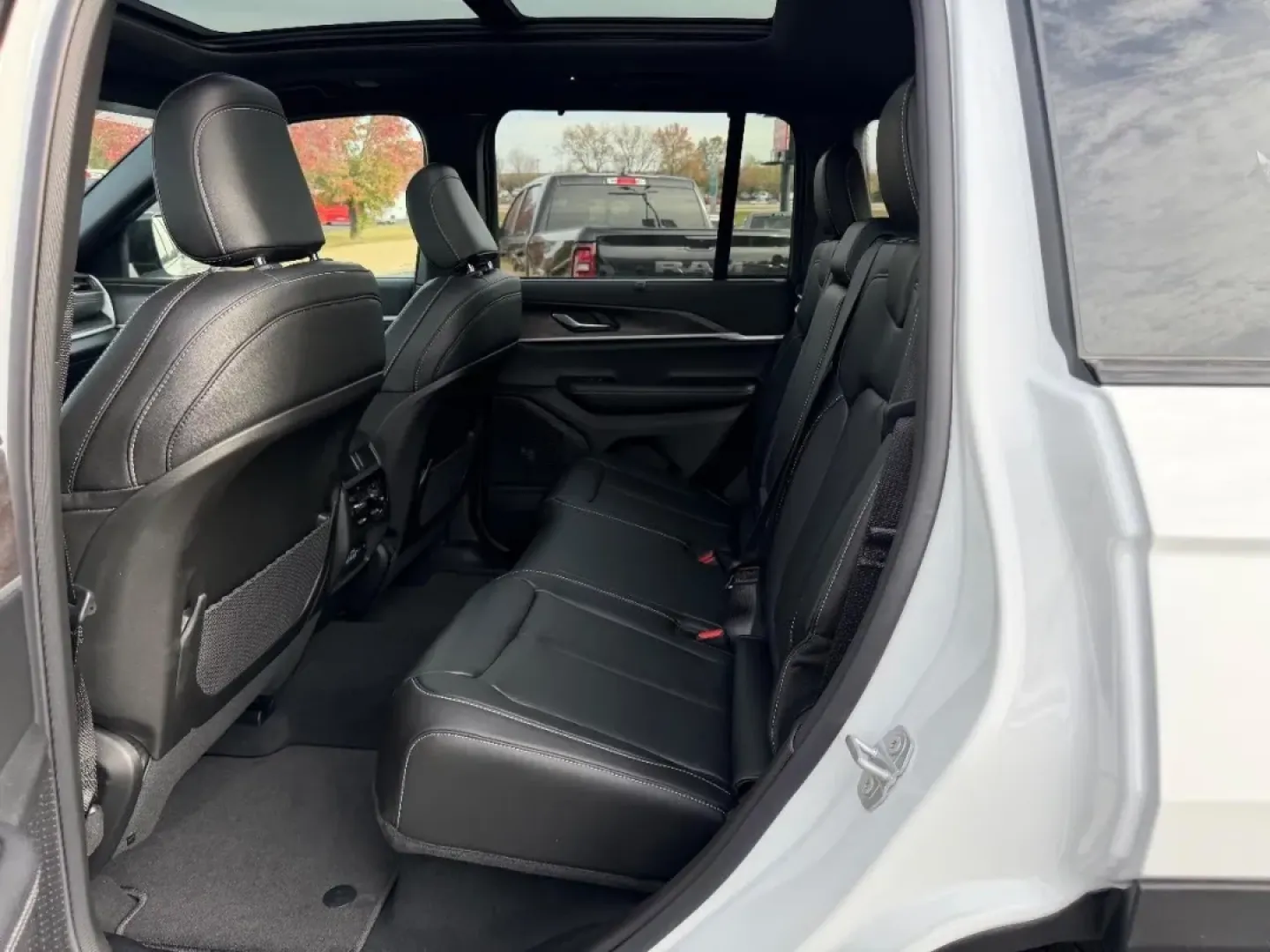 2025 /Global Black Leather Jeep Grand Cherokee Limited (1C4RJHBG2SC) with an 3.6L V6 24V VVT UPG I engine, located at 970 Woodlawn Dr., Farmington, MO, 63640, (573) 431-7800, 37.825642, -90.468674 - **Explore the Open Road with the 2025 Jeep Grand Cherokee Limited: Your Next Adventure Awaits!**<br /> <br /> Are you ready to elevate your driving experience? Whether you're navigating the daily grind of long commutes or embarking on weekend getaways with family and friends, the **2025 Jeep Grand C - Photo#9