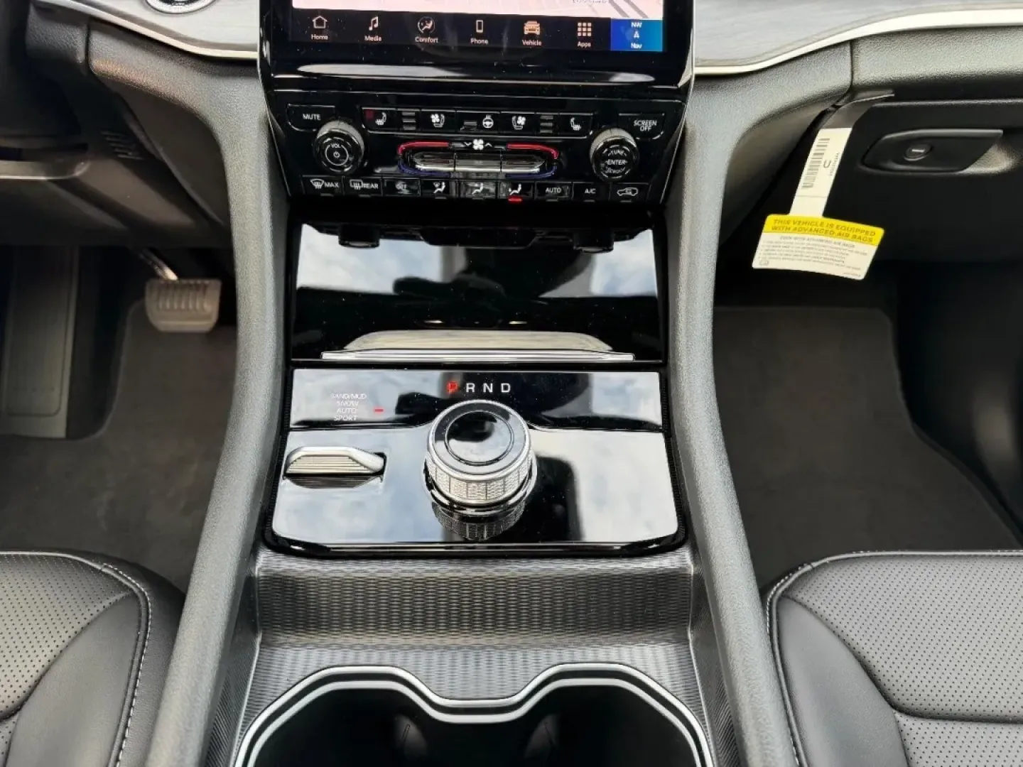 2025 /Global Black Leather Jeep Grand Cherokee Limited (1C4RJHBG2SC) with an 3.6L V6 24V VVT UPG I engine, located at 970 Woodlawn Dr., Farmington, MO, 63640, (573) 431-7800, 37.825642, -90.468674 - **Explore the Open Road with the 2025 Jeep Grand Cherokee Limited: Your Next Adventure Awaits!**<br /> <br /> Are you ready to elevate your driving experience? Whether you're navigating the daily grind of long commutes or embarking on weekend getaways with family and friends, the **2025 Jeep Grand C - Photo#17