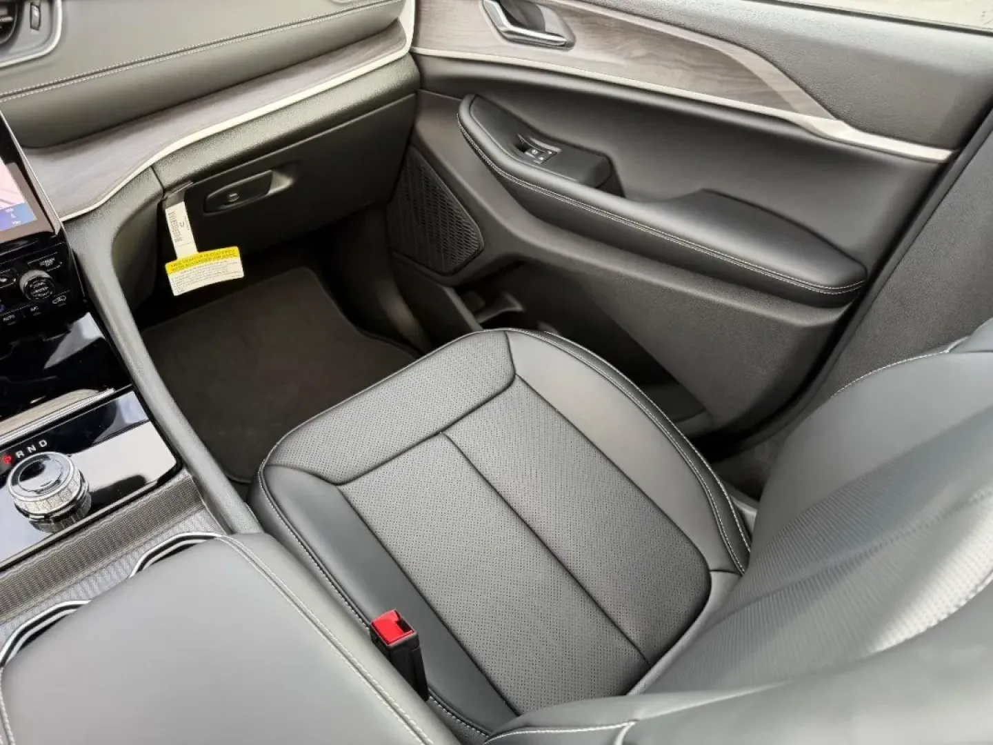 2025 /Global Black Leather Jeep Grand Cherokee Limited (1C4RJHBG2SC) with an 3.6L V6 24V VVT UPG I engine, located at 970 Woodlawn Dr., Farmington, MO, 63640, (573) 431-7800, 37.825642, -90.468674 - **Explore the Open Road with the 2025 Jeep Grand Cherokee Limited: Your Next Adventure Awaits!**<br /> <br /> Are you ready to elevate your driving experience? Whether you're navigating the daily grind of long commutes or embarking on weekend getaways with family and friends, the **2025 Jeep Grand C - Photo#18