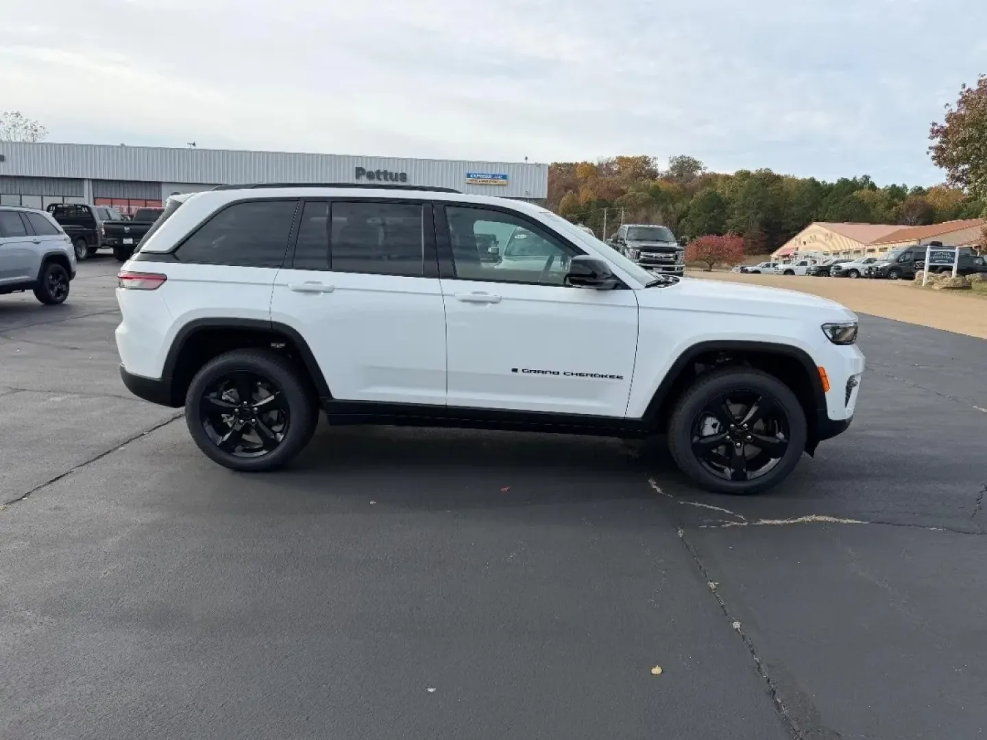 2025 /Global Black Leather Jeep Grand Cherokee Limited (1C4RJHBG2SC) with an 3.6L V6 24V VVT UPG I engine, located at 970 Woodlawn Dr., Farmington, MO, 63640, (573) 431-7800, 37.825642, -90.468674 - **Explore the Open Road with the 2025 Jeep Grand Cherokee Limited: Your Next Adventure Awaits!**<br /> <br /> Are you ready to elevate your driving experience? Whether you're navigating the daily grind of long commutes or embarking on weekend getaways with family and friends, the **2025 Jeep Grand C - Photo#1