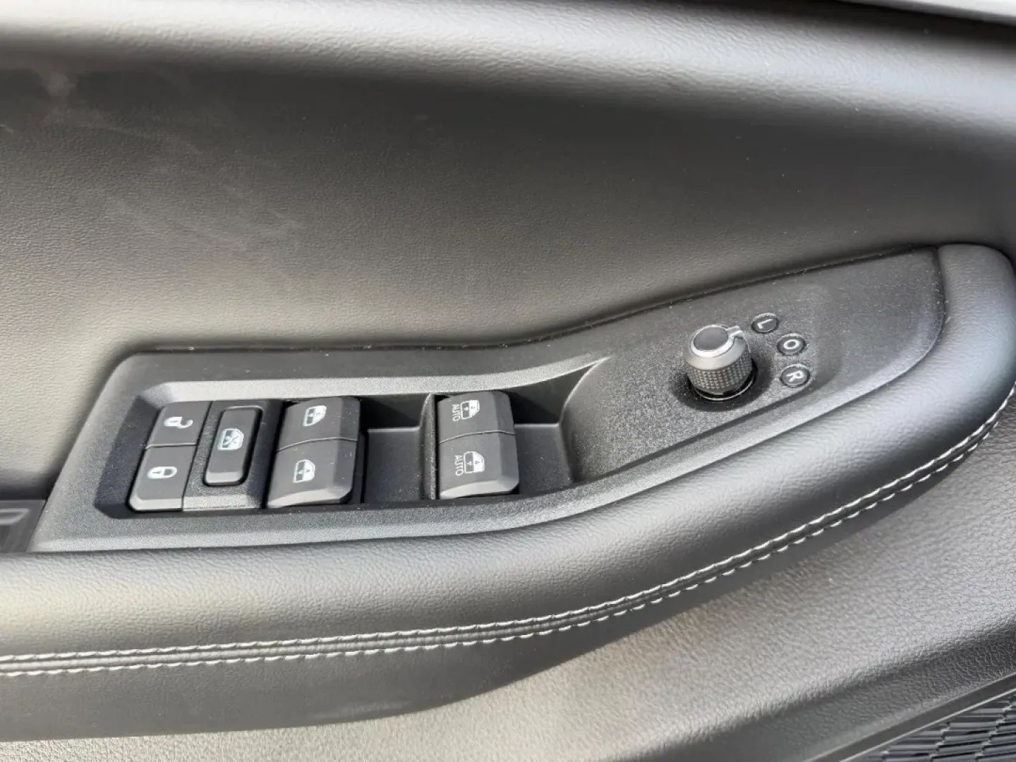 2025 /Global Black Leather Jeep Grand Cherokee Limited (1C4RJHBG2SC) with an 3.6L V6 24V VVT UPG I engine, located at 970 Woodlawn Dr., Farmington, MO, 63640, (573) 431-7800, 37.825642, -90.468674 - **Explore the Open Road with the 2025 Jeep Grand Cherokee Limited: Your Next Adventure Awaits!**<br /> <br /> Are you ready to elevate your driving experience? Whether you're navigating the daily grind of long commutes or embarking on weekend getaways with family and friends, the **2025 Jeep Grand C - Photo#19