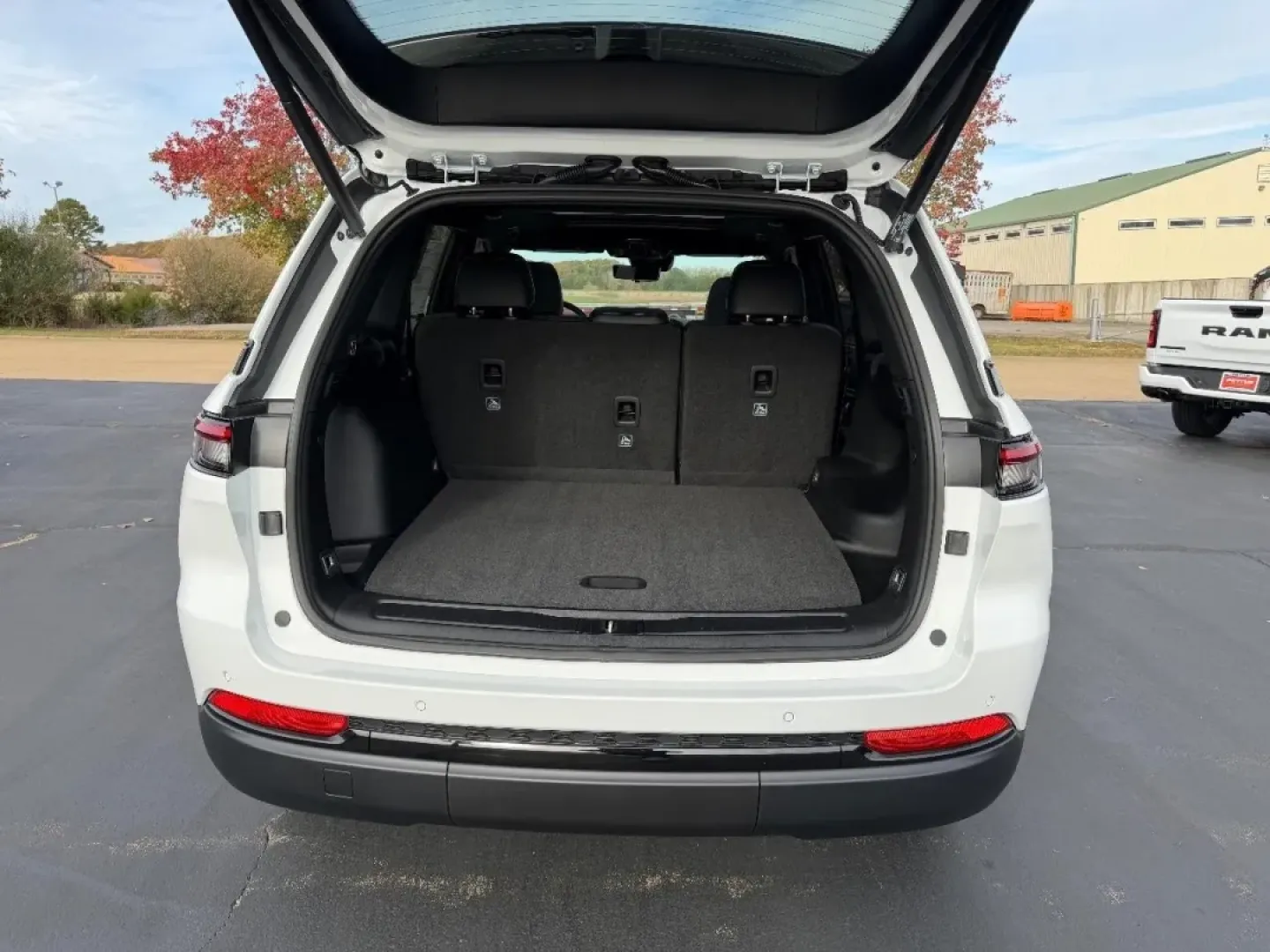 2025 /Global Black Leather Jeep Grand Cherokee Limited (1C4RJHBG2SC) with an 3.6L V6 24V VVT UPG I engine, located at 970 Woodlawn Dr., Farmington, MO, 63640, (573) 431-7800, 37.825642, -90.468674 - **Explore the Open Road with the 2025 Jeep Grand Cherokee Limited: Your Next Adventure Awaits!**<br /> <br /> Are you ready to elevate your driving experience? Whether you're navigating the daily grind of long commutes or embarking on weekend getaways with family and friends, the **2025 Jeep Grand C - Photo#4