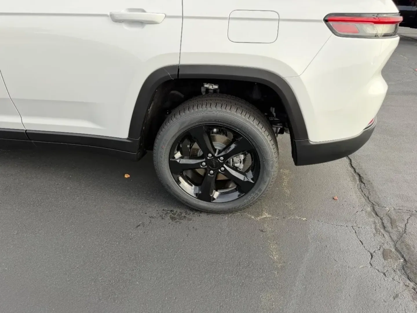 2025 /Global Black Leather Jeep Grand Cherokee Limited (1C4RJHBG2SC) with an 3.6L V6 24V VVT UPG I engine, located at 970 Woodlawn Dr., Farmington, MO, 63640, (573) 431-7800, 37.825642, -90.468674 - **Explore the Open Road with the 2025 Jeep Grand Cherokee Limited: Your Next Adventure Awaits!**<br /> <br /> Are you ready to elevate your driving experience? Whether you're navigating the daily grind of long commutes or embarking on weekend getaways with family and friends, the **2025 Jeep Grand C - Photo#6