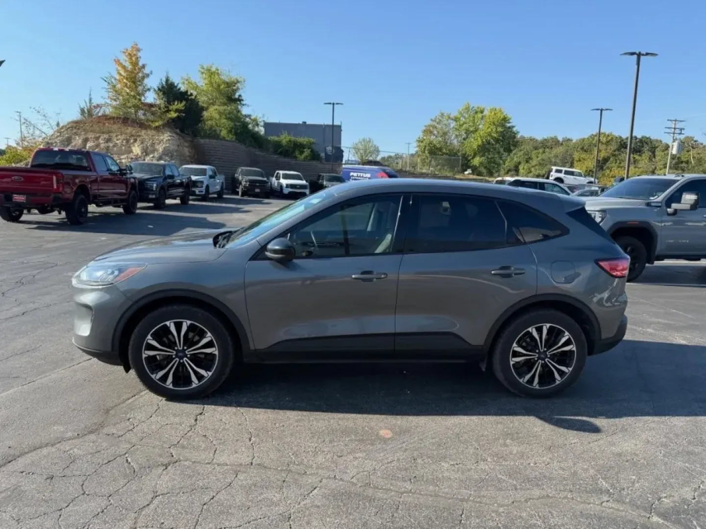 2022 /Dark Earth Gray Ford Escape SE Hybrid (1FMCU9BZ9NU) with an Other engine, Automatic transmission, located at 12836 Highway 21, De Soto, MO, 63020, (636) 337-7777, 38.151867, -90.575615 - **Discover Your Next Adventure with the Versatile 2022 Ford Escape SE Hybrid!**<br /> <br /> Are you ready to elevate your lifestyle? Whether you're commuting to work, heading out for family get-togethers, or planning weekend adventures, the 2022 Ford Escape SE Hybrid is the perfect companion. This - Photo#1