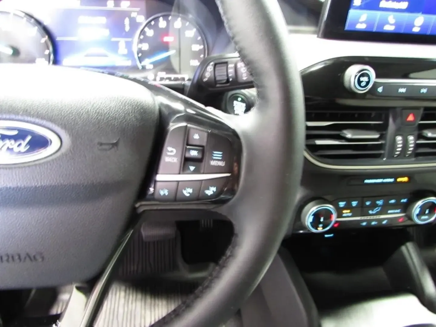 2022 /Dark Earth Gray Ford Escape SE Hybrid (1FMCU9BZ9NU) with an Other engine, Automatic transmission, located at 12836 Highway 21, De Soto, MO, 63020, (636) 337-7777, 38.151867, -90.575615 - **Discover Your Next Adventure with the Versatile 2022 Ford Escape SE Hybrid!**<br /> <br /> Are you ready to elevate your lifestyle? Whether you're commuting to work, heading out for family get-togethers, or planning weekend adventures, the 2022 Ford Escape SE Hybrid is the perfect companion. This - Photo#17