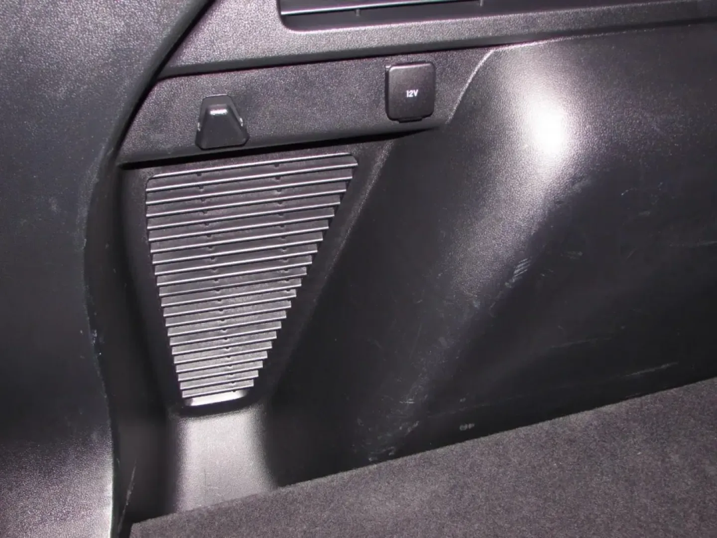 2022 /Dark Earth Gray Ford Escape SE Hybrid (1FMCU9BZ9NU) with an Other engine, Automatic transmission, located at 12836 Highway 21, De Soto, MO, 63020, (636) 337-7777, 38.151867, -90.575615 - **Discover Your Next Adventure with the Versatile 2022 Ford Escape SE Hybrid!**<br /> <br /> Are you ready to elevate your lifestyle? Whether you're commuting to work, heading out for family get-togethers, or planning weekend adventures, the 2022 Ford Escape SE Hybrid is the perfect companion. This - Photo#27