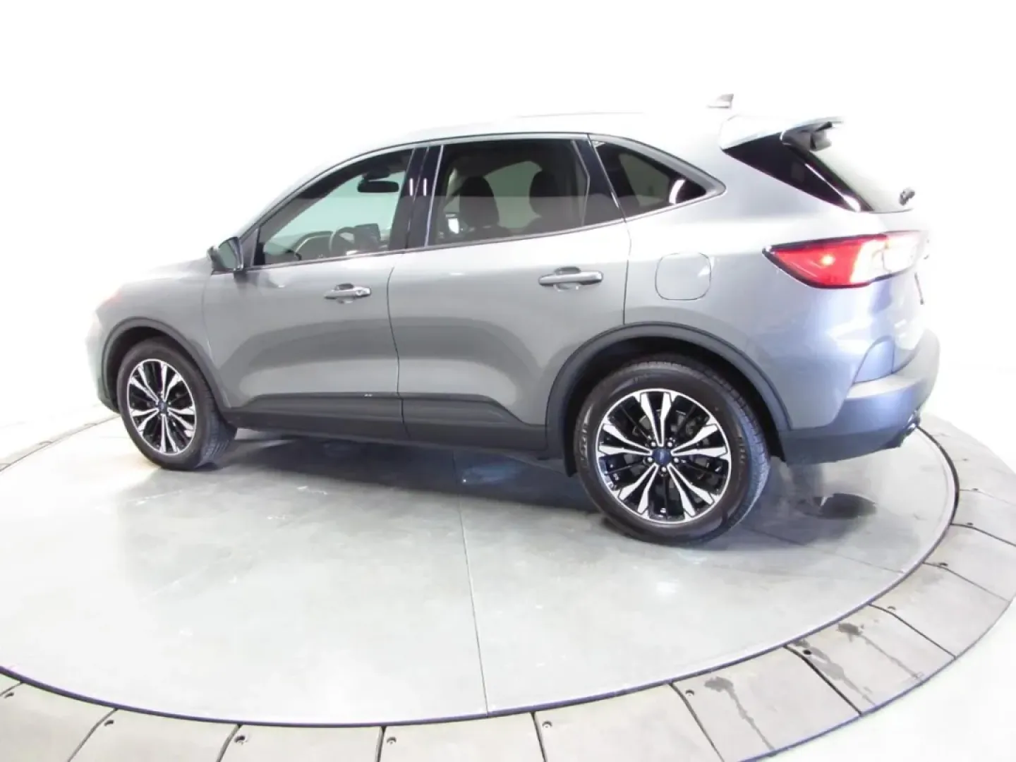 2022 /Dark Earth Gray Ford Escape SE Hybrid (1FMCU9BZ9NU) with an Other engine, Automatic transmission, located at 12836 Highway 21, De Soto, MO, 63020, (636) 337-7777, 38.151867, -90.575615 - **Discover Your Next Adventure with the Versatile 2022 Ford Escape SE Hybrid!**<br /> <br /> Are you ready to elevate your lifestyle? Whether you're commuting to work, heading out for family get-togethers, or planning weekend adventures, the 2022 Ford Escape SE Hybrid is the perfect companion. This - Photo#4