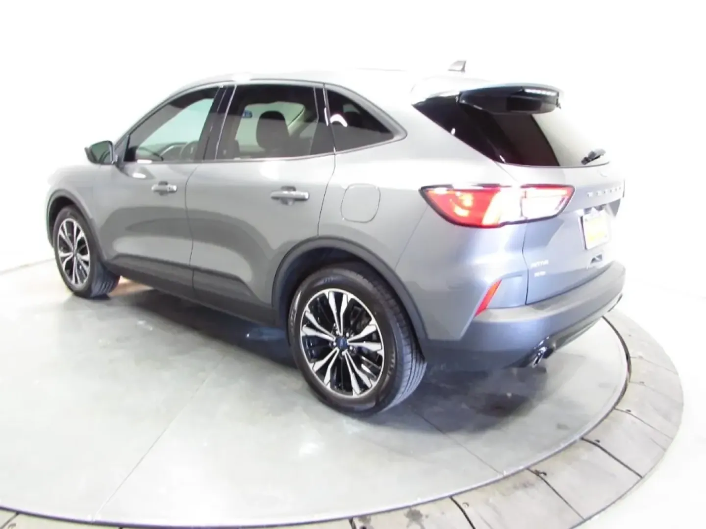 2022 /Dark Earth Gray Ford Escape SE Hybrid (1FMCU9BZ9NU) with an Other engine, Automatic transmission, located at 12836 Highway 21, De Soto, MO, 63020, (636) 337-7777, 38.151867, -90.575615 - **Discover Your Next Adventure with the Versatile 2022 Ford Escape SE Hybrid!**<br /> <br /> Are you ready to elevate your lifestyle? Whether you're commuting to work, heading out for family get-togethers, or planning weekend adventures, the 2022 Ford Escape SE Hybrid is the perfect companion. This - Photo#5