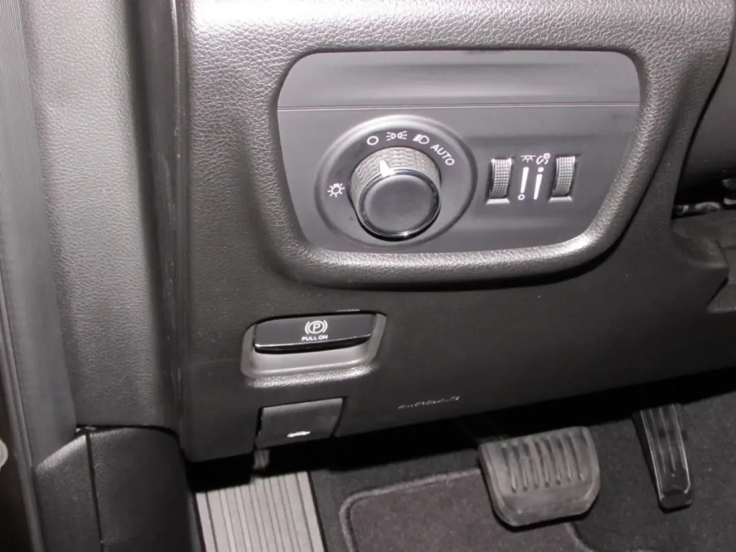 2025 /Global Black Jeep Grand Cherokee Altitude X (1C4RJHAG3S8) with an Other engine, Automatic transmission, located at 12830 Highway 21, De Soto, MO, 63020, (636) 337-7777, 38.153099, -90.573624 - **Adventure Awaits with the 2025 Jeep Grand Cherokee at Pettus CDJR DeSoto!**<br /> <br /> Are you ready to elevate your adventures? Look no further than the 2025 Jeep Grand Cherokee, a versatile SUV designed for those who crave both comfort and capability. Whether you're planning a weekend getaway - Photo#13