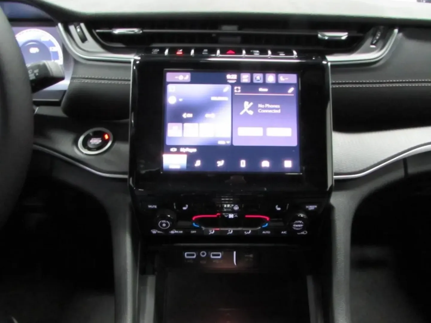 2025 /Global Black Jeep Grand Cherokee Altitude X (1C4RJHAG3S8) with an Other engine, Automatic transmission, located at 12830 Highway 21, De Soto, MO, 63020, (636) 337-7777, 38.153099, -90.573624 - **Adventure Awaits with the 2025 Jeep Grand Cherokee at Pettus CDJR DeSoto!**<br /> <br /> Are you ready to elevate your adventures? Look no further than the 2025 Jeep Grand Cherokee, a versatile SUV designed for those who crave both comfort and capability. Whether you're planning a weekend getaway - Photo#19