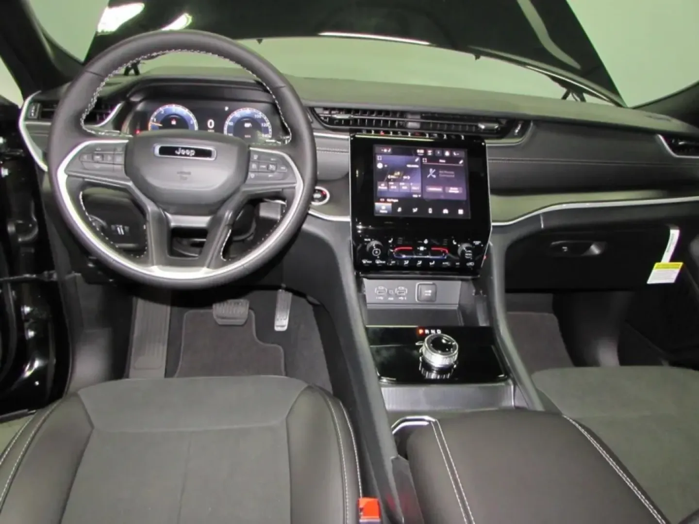 2025 /Global Black Jeep Grand Cherokee Altitude X (1C4RJHAG3S8) with an Other engine, Automatic transmission, located at 12830 Highway 21, De Soto, MO, 63020, (636) 337-7777, 38.153099, -90.573624 - **Adventure Awaits with the 2025 Jeep Grand Cherokee at Pettus CDJR DeSoto!**<br /> <br /> Are you ready to elevate your adventures? Look no further than the 2025 Jeep Grand Cherokee, a versatile SUV designed for those who crave both comfort and capability. Whether you're planning a weekend getaway - Photo#22