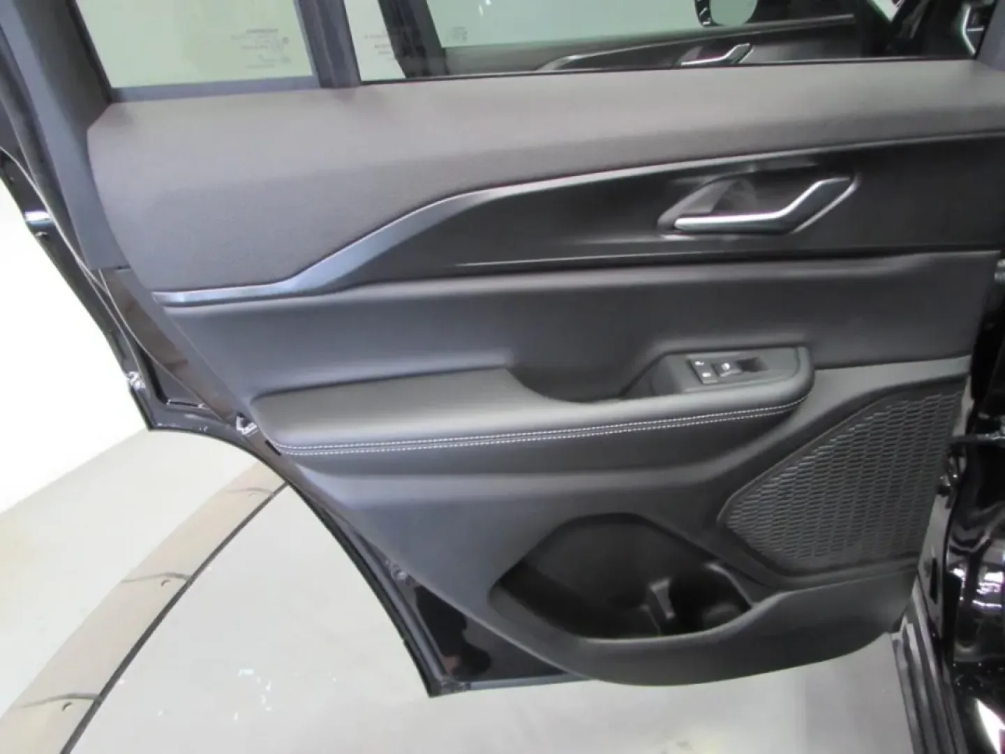 2025 /Global Black Jeep Grand Cherokee Altitude X (1C4RJHAG3S8) with an Other engine, Automatic transmission, located at 12830 Highway 21, De Soto, MO, 63020, (636) 337-7777, 38.153099, -90.573624 - **Adventure Awaits with the 2025 Jeep Grand Cherokee at Pettus CDJR DeSoto!**<br /> <br /> Are you ready to elevate your adventures? Look no further than the 2025 Jeep Grand Cherokee, a versatile SUV designed for those who crave both comfort and capability. Whether you're planning a weekend getaway - Photo#23