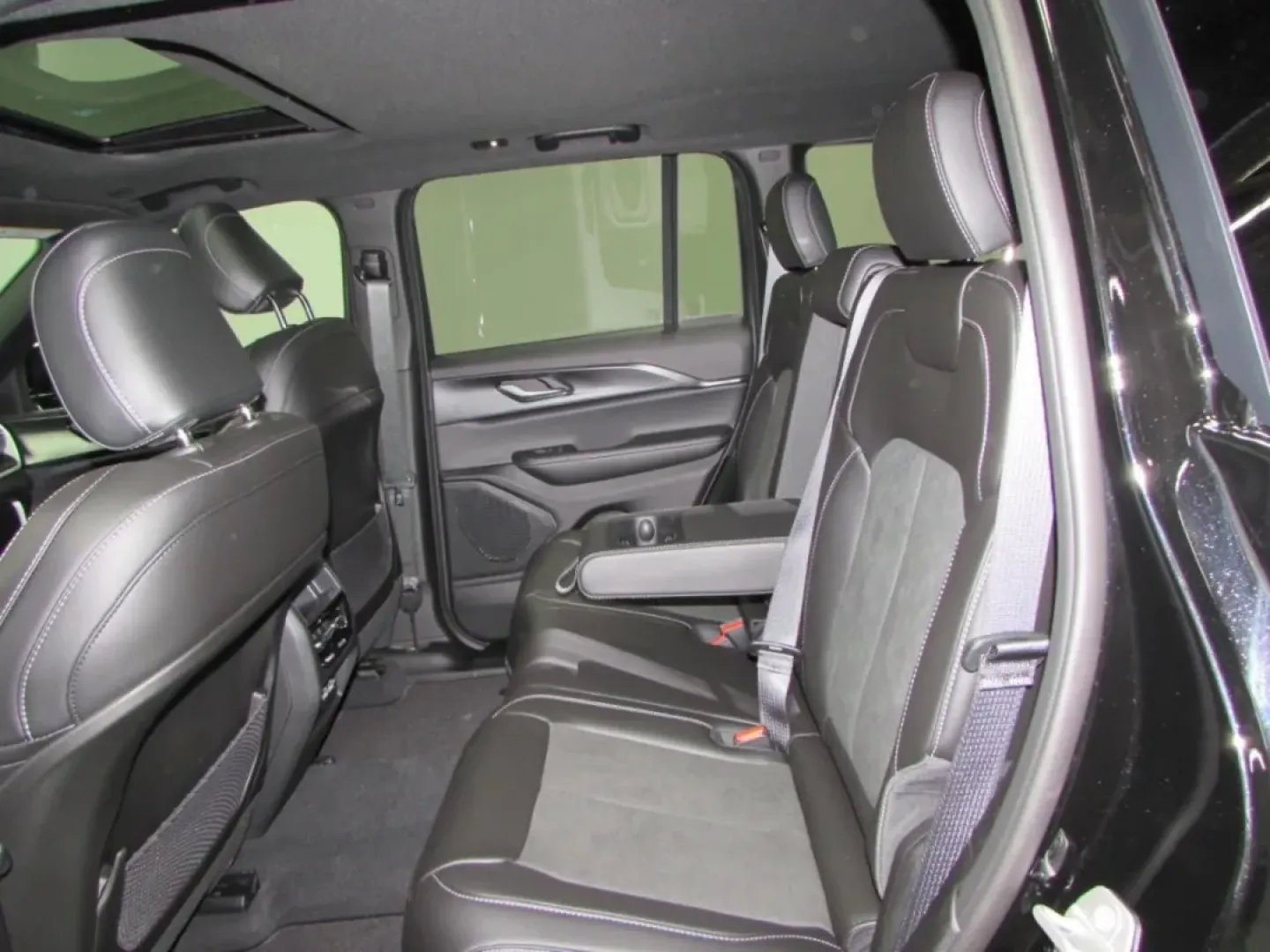 2025 /Global Black Jeep Grand Cherokee Altitude X (1C4RJHAG3S8) with an Other engine, Automatic transmission, located at 12830 Highway 21, De Soto, MO, 63020, (636) 337-7777, 38.153099, -90.573624 - **Adventure Awaits with the 2025 Jeep Grand Cherokee at Pettus CDJR DeSoto!**<br /> <br /> Are you ready to elevate your adventures? Look no further than the 2025 Jeep Grand Cherokee, a versatile SUV designed for those who crave both comfort and capability. Whether you're planning a weekend getaway - Photo#24