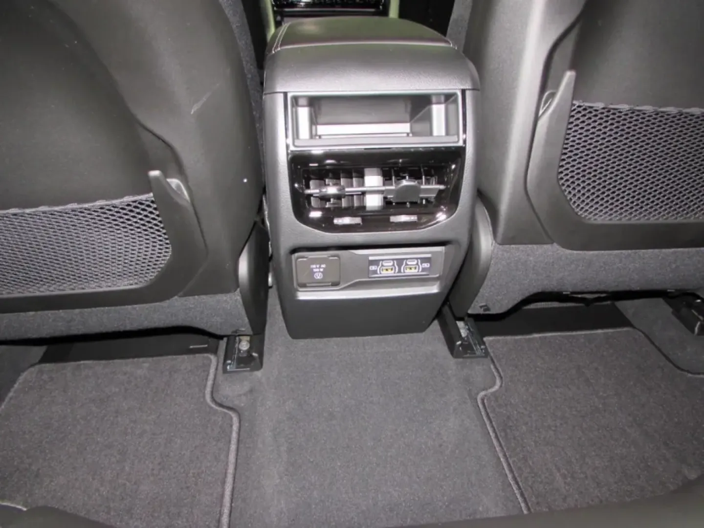 2025 /Global Black Jeep Grand Cherokee Altitude X (1C4RJHAG3S8) with an Other engine, Automatic transmission, located at 12830 Highway 21, De Soto, MO, 63020, (636) 337-7777, 38.153099, -90.573624 - **Adventure Awaits with the 2025 Jeep Grand Cherokee at Pettus CDJR DeSoto!**<br /> <br /> Are you ready to elevate your adventures? Look no further than the 2025 Jeep Grand Cherokee, a versatile SUV designed for those who crave both comfort and capability. Whether you're planning a weekend getaway - Photo#25