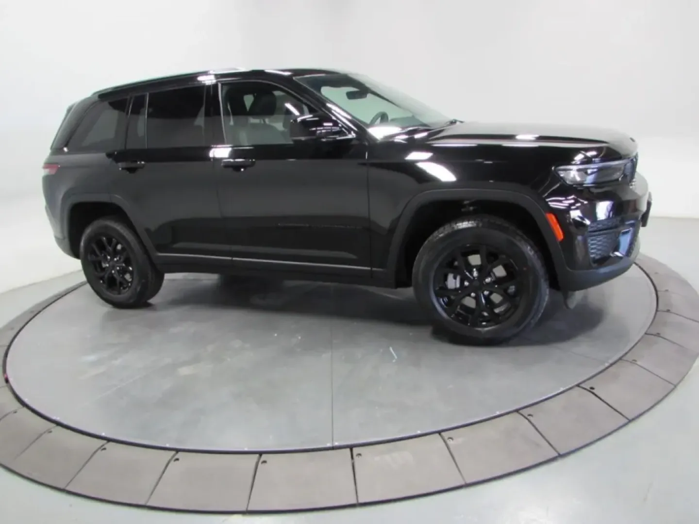 2025 /Global Black Jeep Grand Cherokee Altitude X (1C4RJHAG3S8) with an Other engine, Automatic transmission, located at 12830 Highway 21, De Soto, MO, 63020, (636) 337-7777, 38.153099, -90.573624 - **Adventure Awaits with the 2025 Jeep Grand Cherokee at Pettus CDJR DeSoto!**<br /> <br /> Are you ready to elevate your adventures? Look no further than the 2025 Jeep Grand Cherokee, a versatile SUV designed for those who crave both comfort and capability. Whether you're planning a weekend getaway - Photo#4