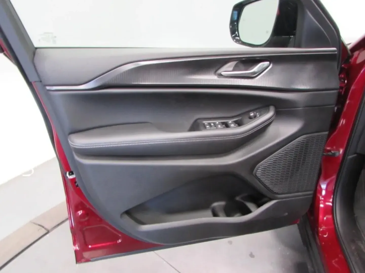 2025 /Global Black Jeep Grand Cherokee Altitude X (1C4RJHAG5S8) with an Other engine, Automatic transmission, located at 12830 Highway 21, De Soto, MO, 63020, (636) 337-7777, 38.153099, -90.573624 - Discover the perfect blend of adventure and family-friendly utility with the 2025 Jeep Grand Cherokee, now available at Pettus CDJR DeSoto! If you're in the market for a vehicle that can handle everything from daily commutes to weekend explorations, this pre-owned SUV is designed for those who crave - Photo#10