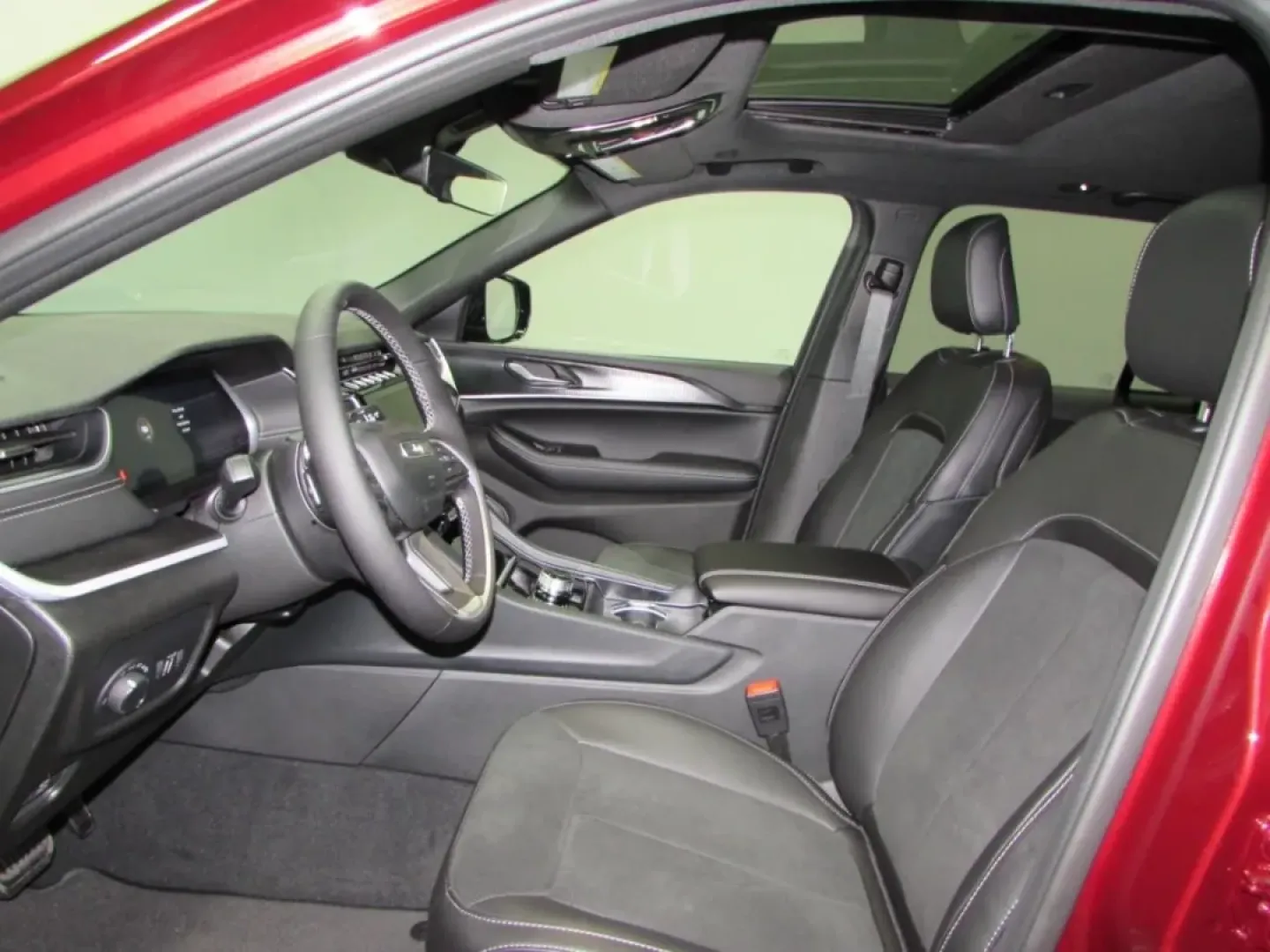 2025 /Global Black Jeep Grand Cherokee Altitude X (1C4RJHAG5S8) with an Other engine, Automatic transmission, located at 12830 Highway 21, De Soto, MO, 63020, (636) 337-7777, 38.153099, -90.573624 - Discover the perfect blend of adventure and family-friendly utility with the 2025 Jeep Grand Cherokee, now available at Pettus CDJR DeSoto! If you're in the market for a vehicle that can handle everything from daily commutes to weekend explorations, this pre-owned SUV is designed for those who crave - Photo#11