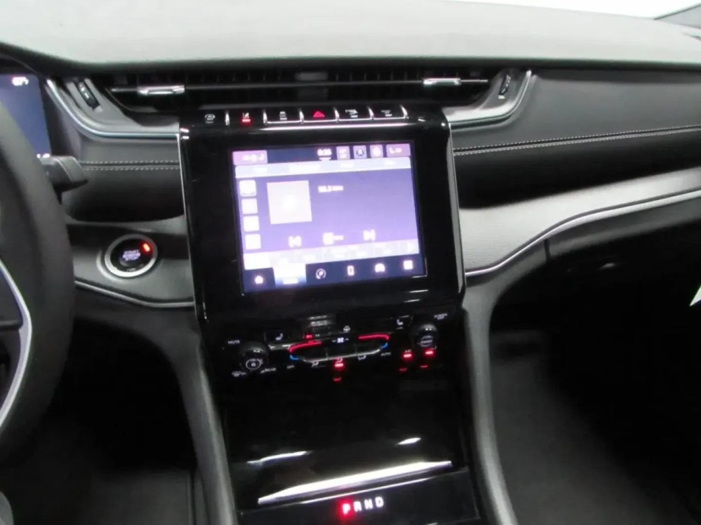 2025 /Global Black Jeep Grand Cherokee Altitude X (1C4RJHAG5S8) with an Other engine, Automatic transmission, located at 12830 Highway 21, De Soto, MO, 63020, (636) 337-7777, 38.153099, -90.573624 - Discover the perfect blend of adventure and family-friendly utility with the 2025 Jeep Grand Cherokee, now available at Pettus CDJR DeSoto! If you're in the market for a vehicle that can handle everything from daily commutes to weekend explorations, this pre-owned SUV is designed for those who crave - Photo#18