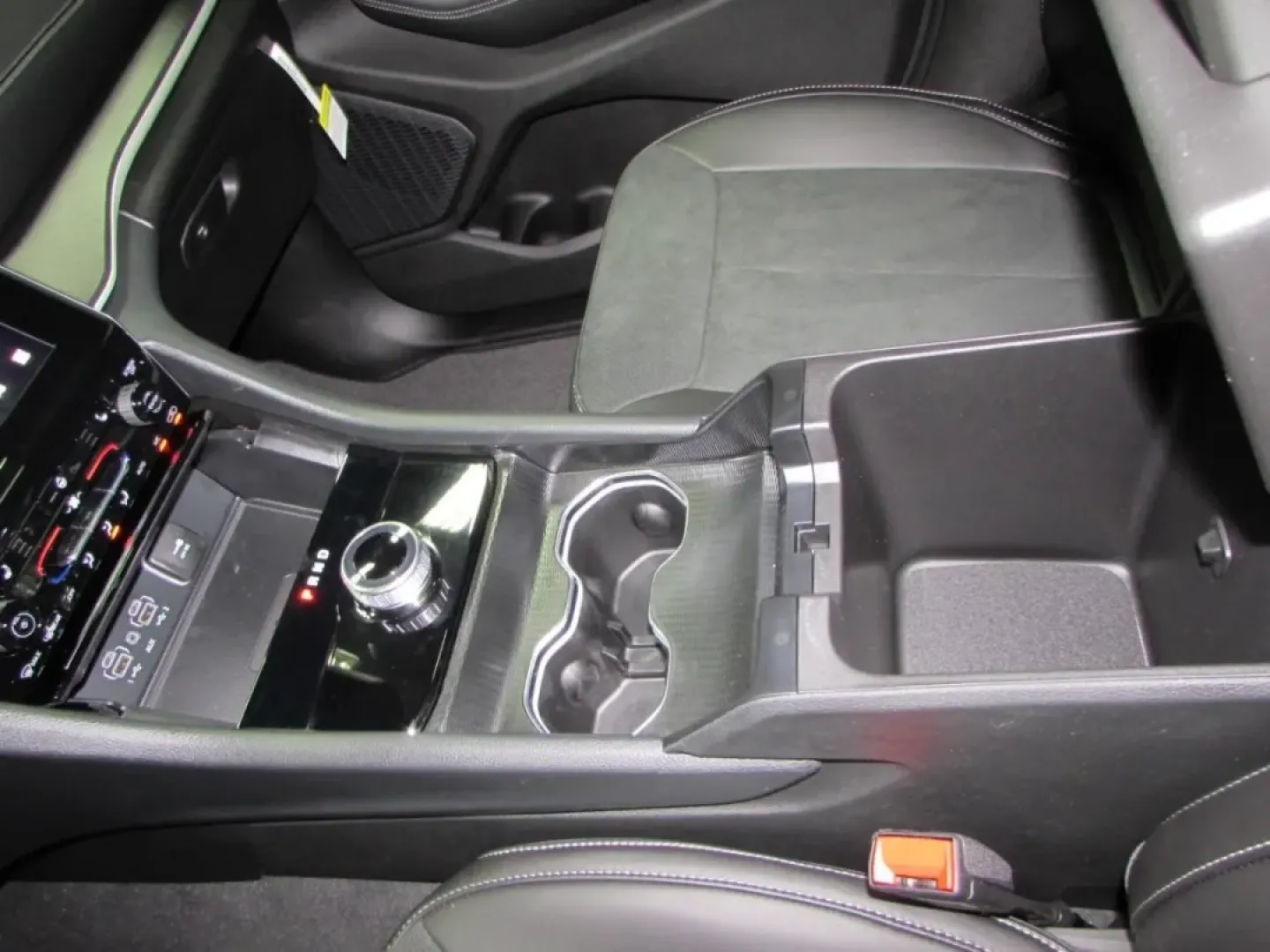 2025 /Global Black Jeep Grand Cherokee Altitude X (1C4RJHAG5S8) with an Other engine, Automatic transmission, located at 12830 Highway 21, De Soto, MO, 63020, (636) 337-7777, 38.153099, -90.573624 - Discover the perfect blend of adventure and family-friendly utility with the 2025 Jeep Grand Cherokee, now available at Pettus CDJR DeSoto! If you're in the market for a vehicle that can handle everything from daily commutes to weekend explorations, this pre-owned SUV is designed for those who crave - Photo#21