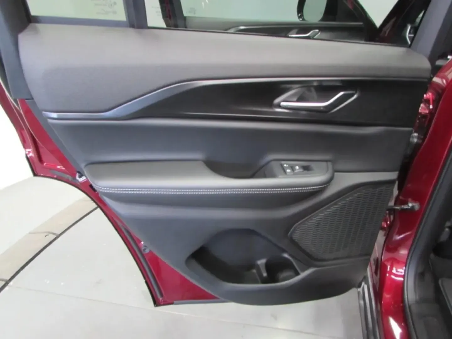 2025 /Global Black Jeep Grand Cherokee Altitude X (1C4RJHAG5S8) with an Other engine, Automatic transmission, located at 12830 Highway 21, De Soto, MO, 63020, (636) 337-7777, 38.153099, -90.573624 - Discover the perfect blend of adventure and family-friendly utility with the 2025 Jeep Grand Cherokee, now available at Pettus CDJR DeSoto! If you're in the market for a vehicle that can handle everything from daily commutes to weekend explorations, this pre-owned SUV is designed for those who crave - Photo#23